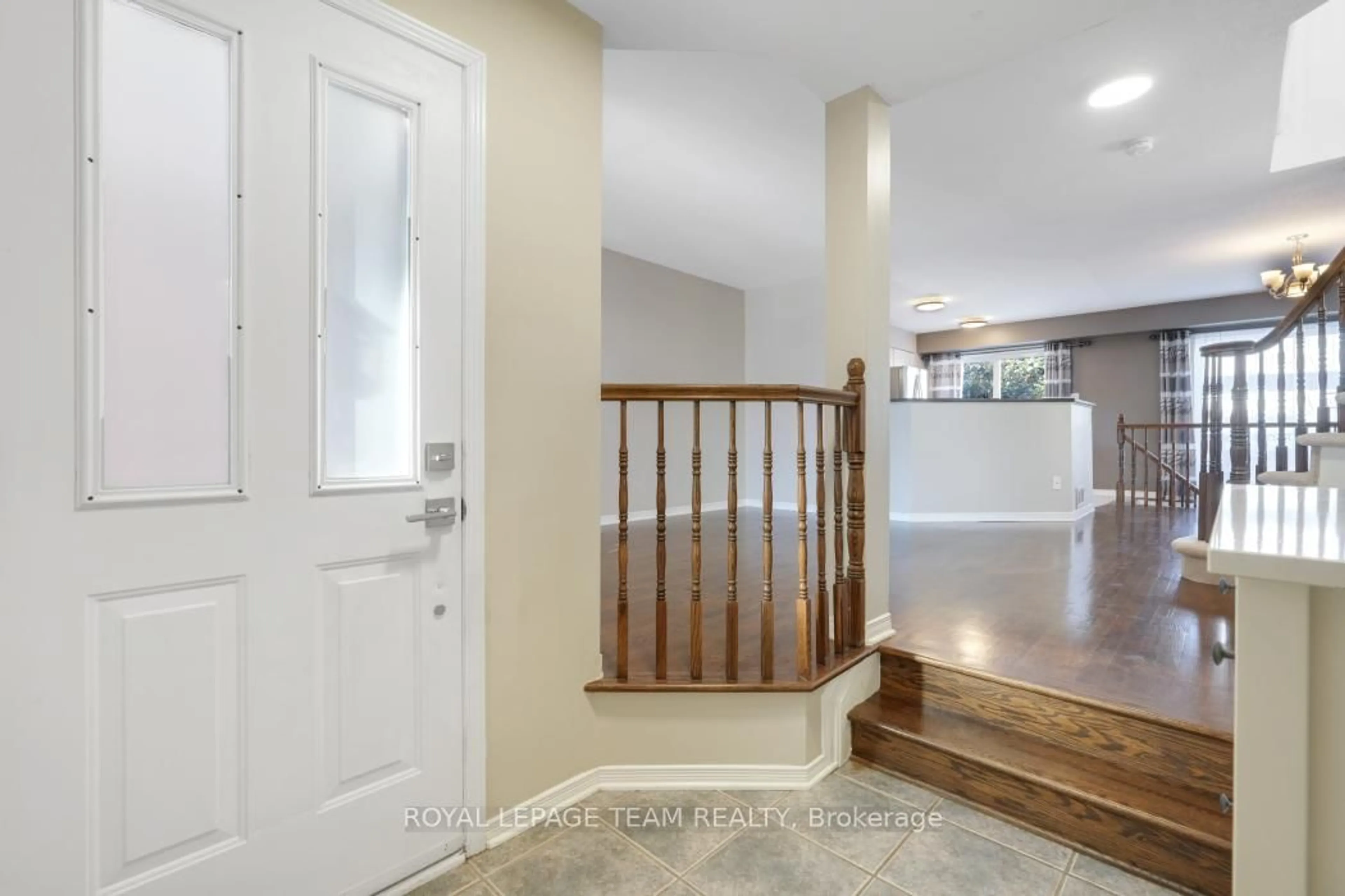 Indoor entryway for 13 Grammercy Park, Ottawa Ontario K2C 4C7