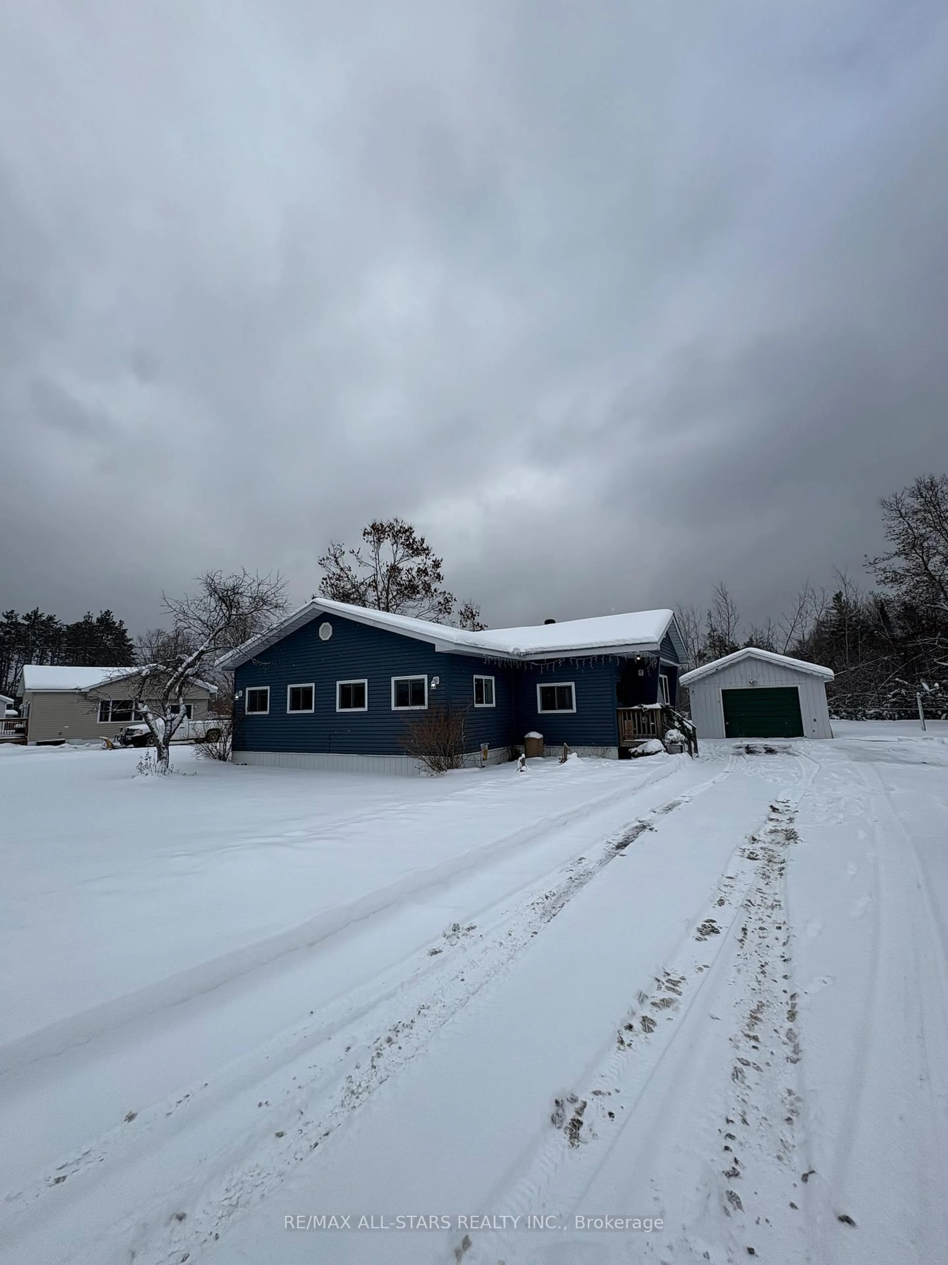 A pic from outside/outdoor area/front of a property/back of a property/a pic from drone, street for 1088 Lutterworth Pines Rd, Minden Hills Ontario K0M 2K0