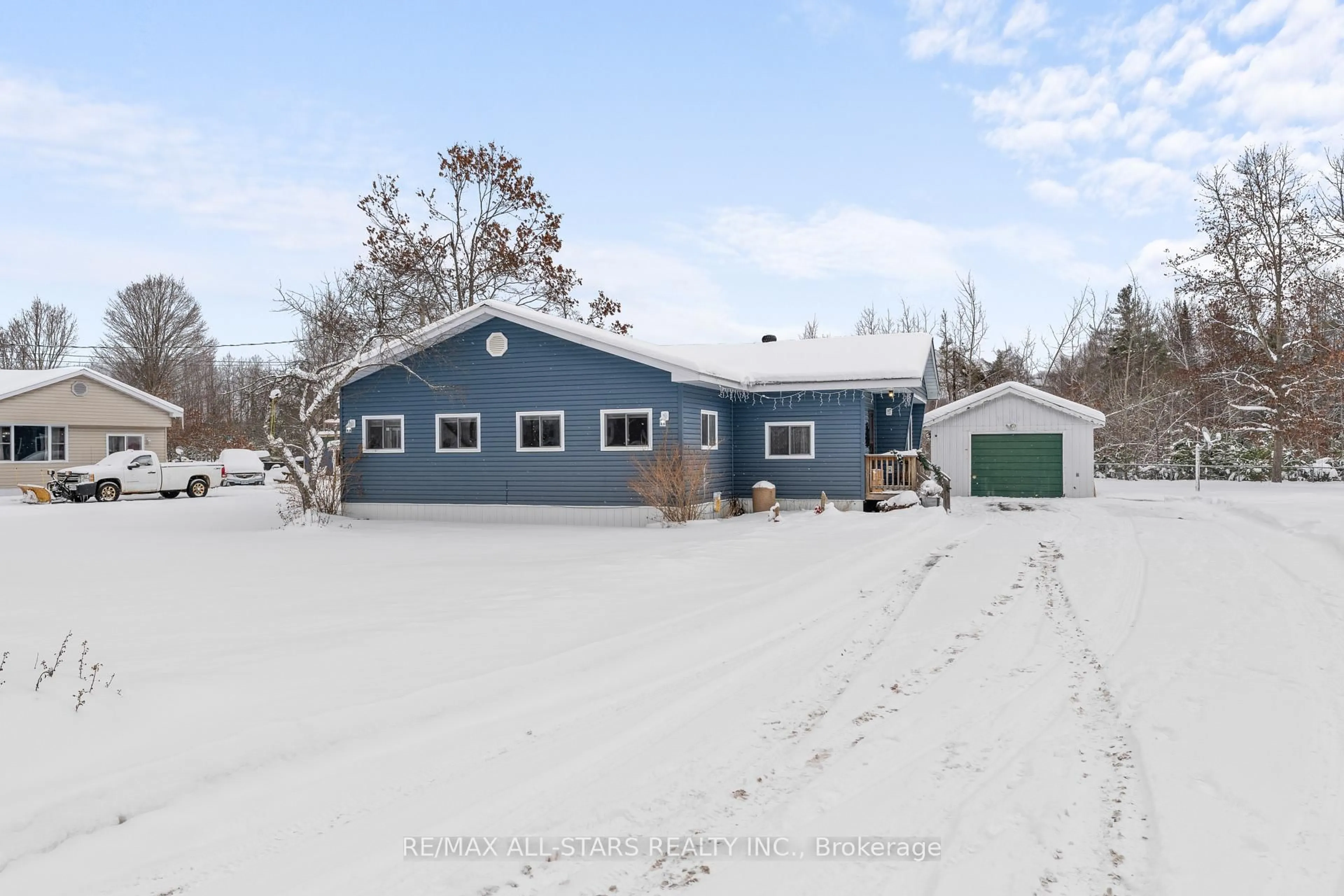 A pic from outside/outdoor area/front of a property/back of a property/a pic from drone, street for 1088 Lutterworth Pines Rd, Minden Hills Ontario K0M 2K0