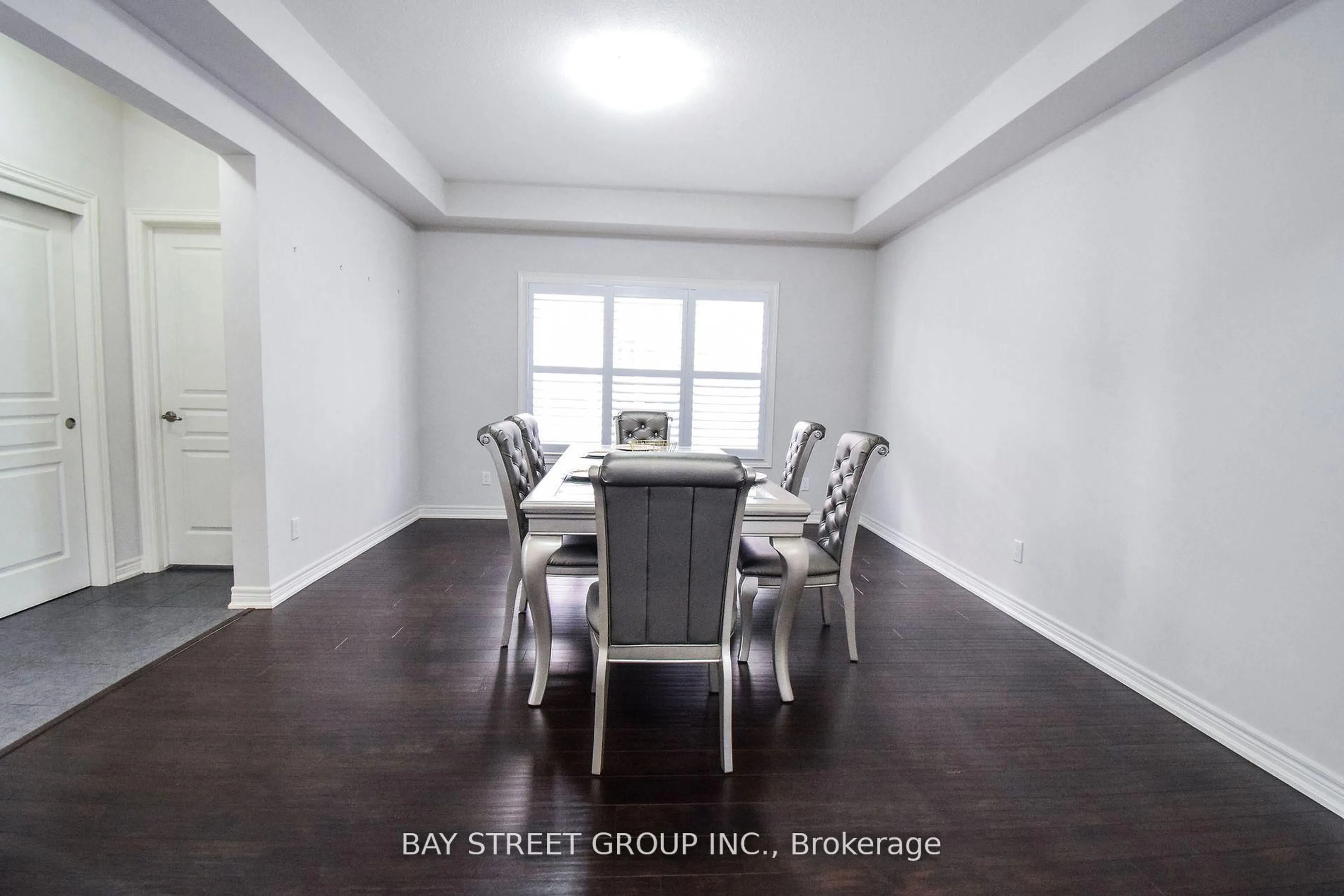 Dining room, ceramic/tile floor for 490 Silverwood Ave, Welland Ontario L3C 0C6