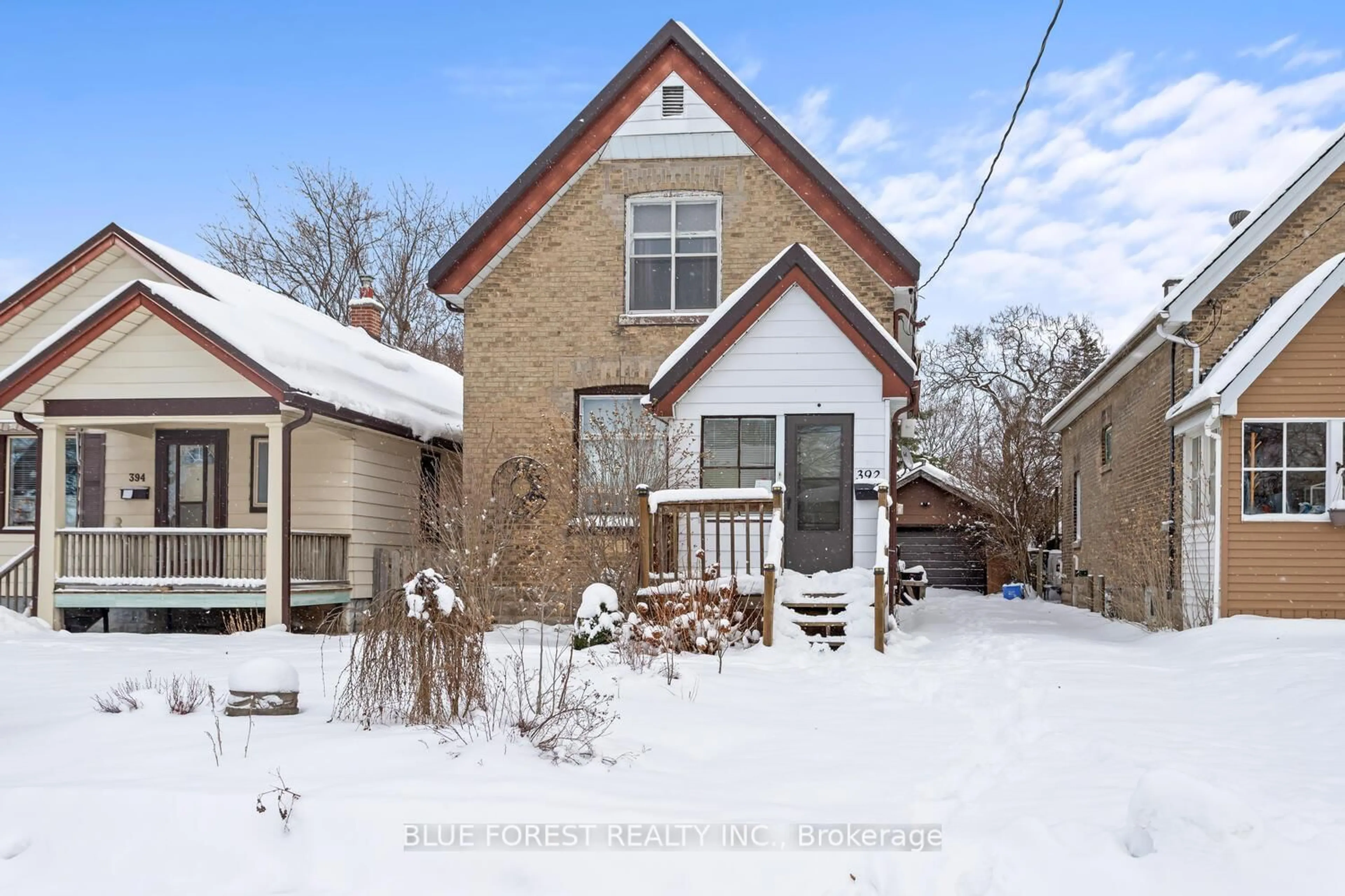 A pic from outside/outdoor area/front of a property/back of a property/a pic from drone, street for 392 Spruce St, London East Ontario N5W 4N7