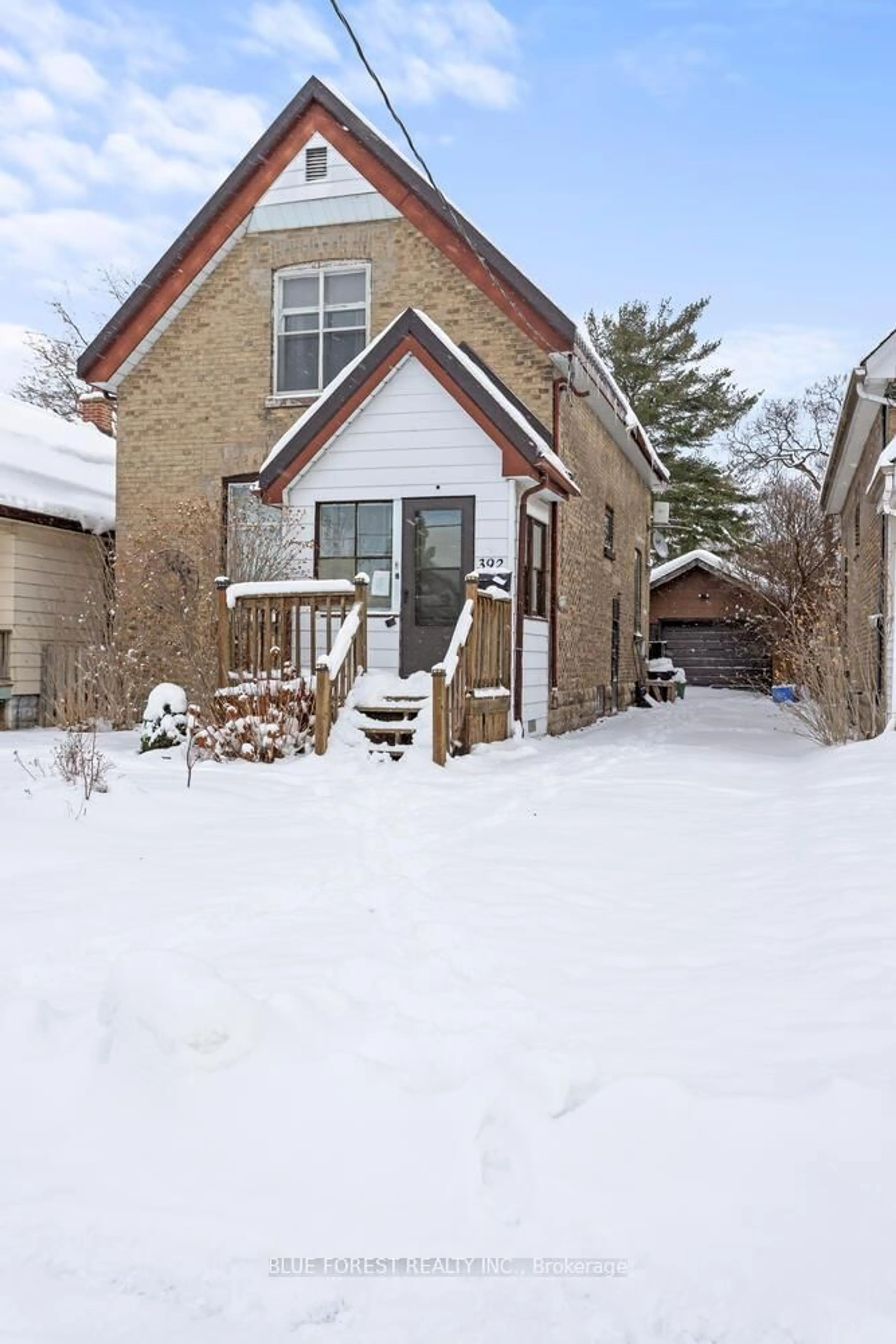 Patio, street for 392 Spruce St, London East Ontario N5W 4N7