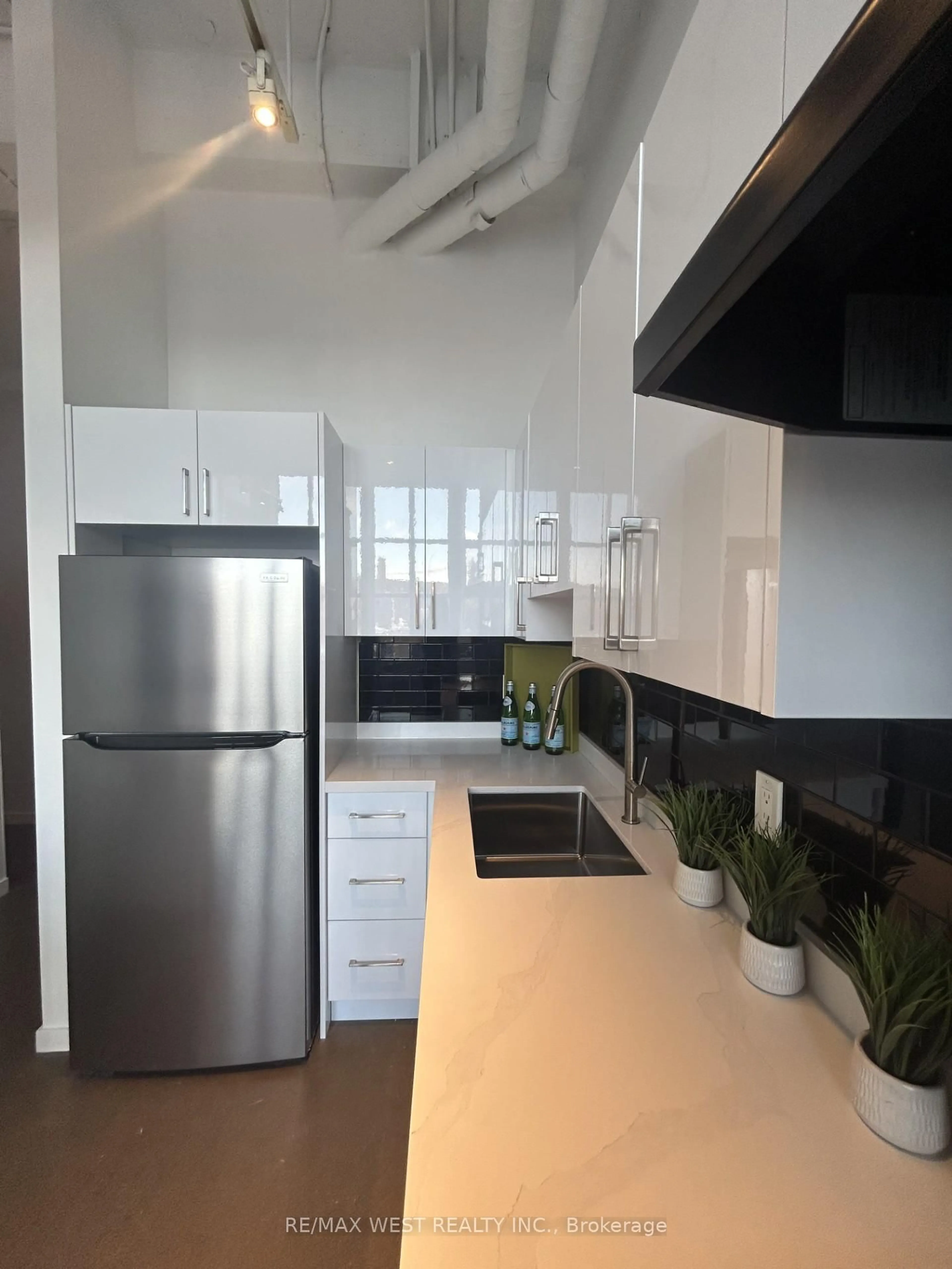 Unknown for 410 King St #207, Kitchener Ontario N2G 1C3