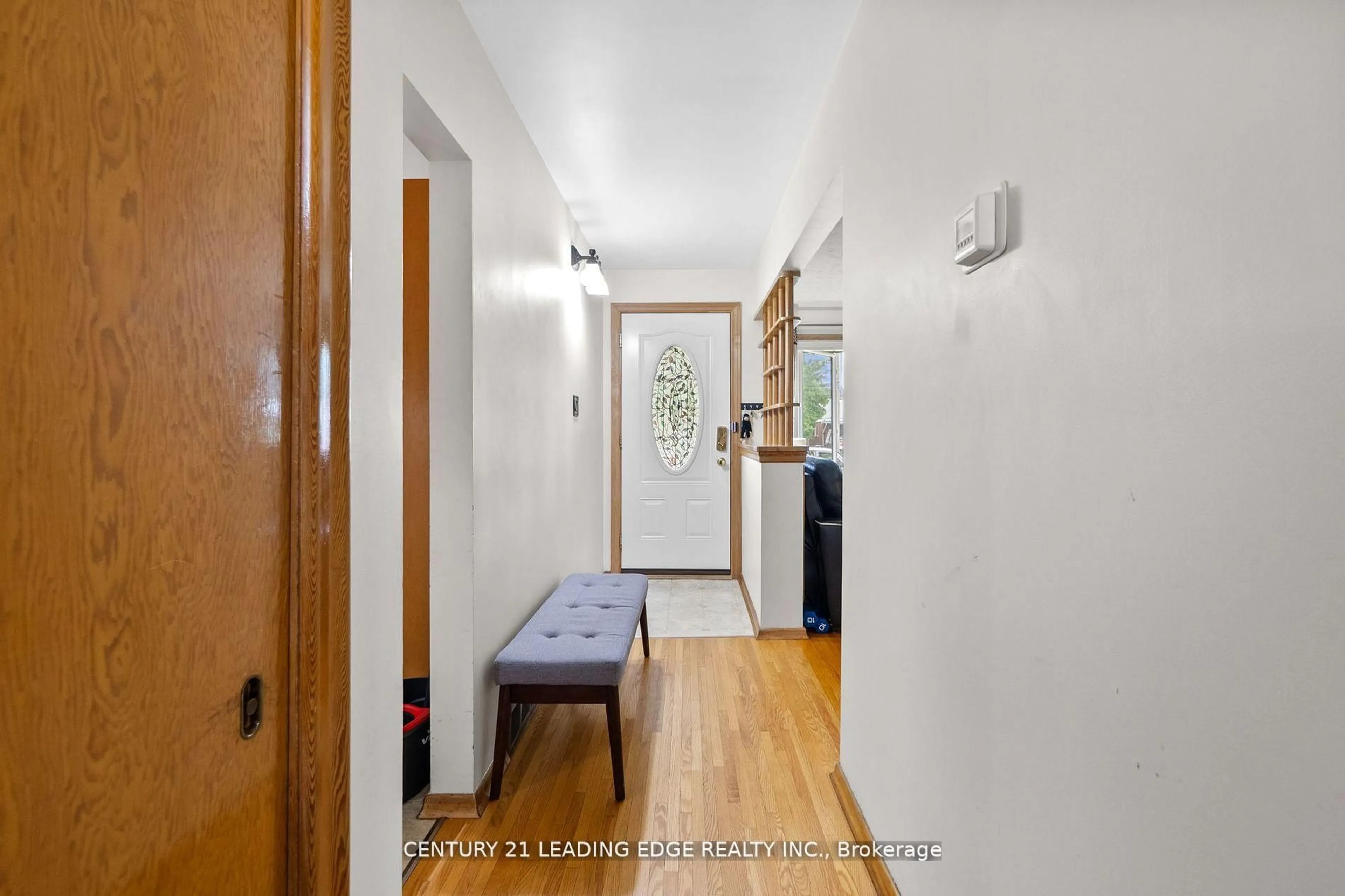 Indoor entryway for 427 Krug St, Kitchener Ontario N2B 1K9