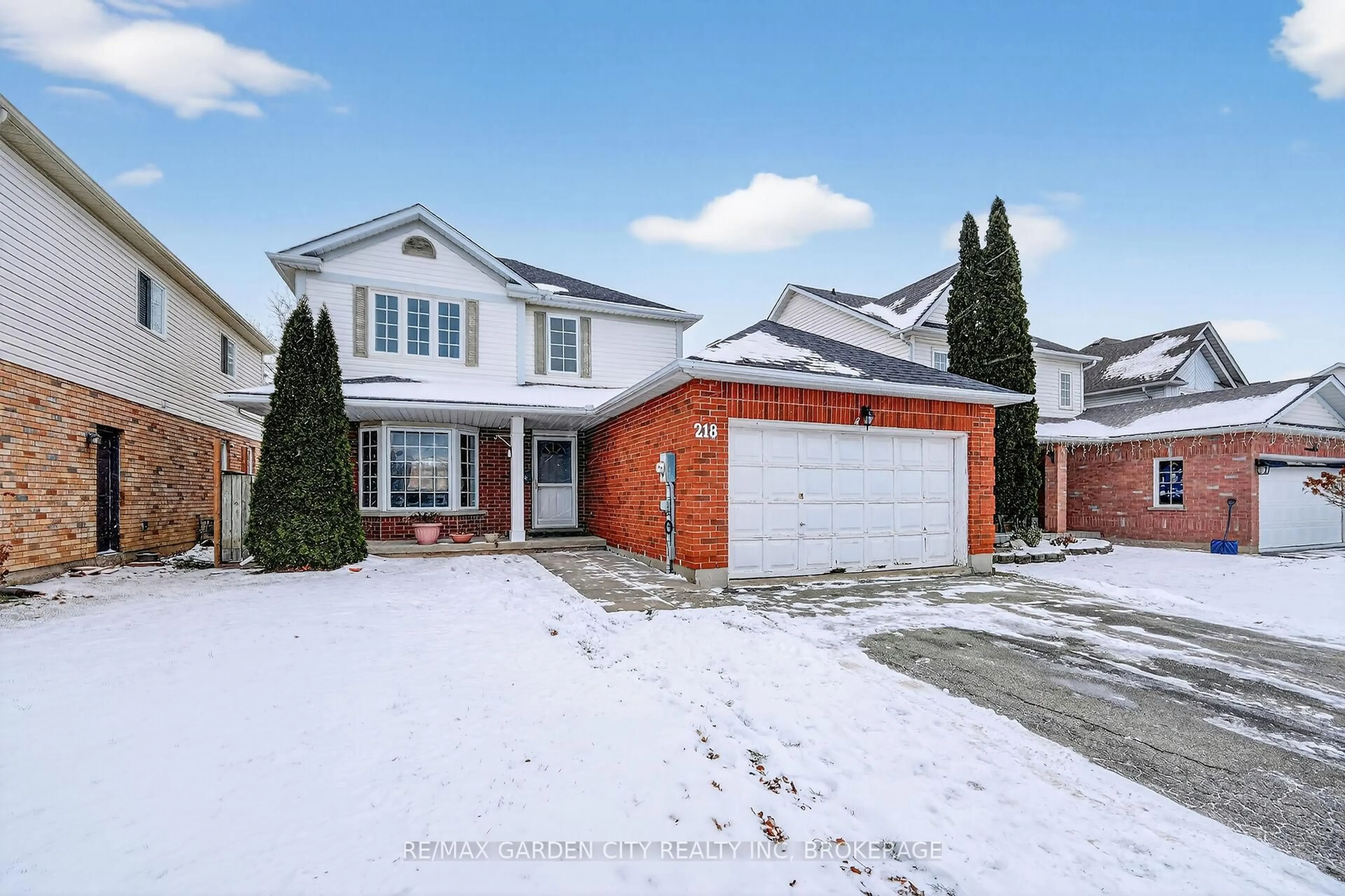 Home with brick exterior material, street for 218 Confederation Ave, Thorold Ontario L2V 5A2