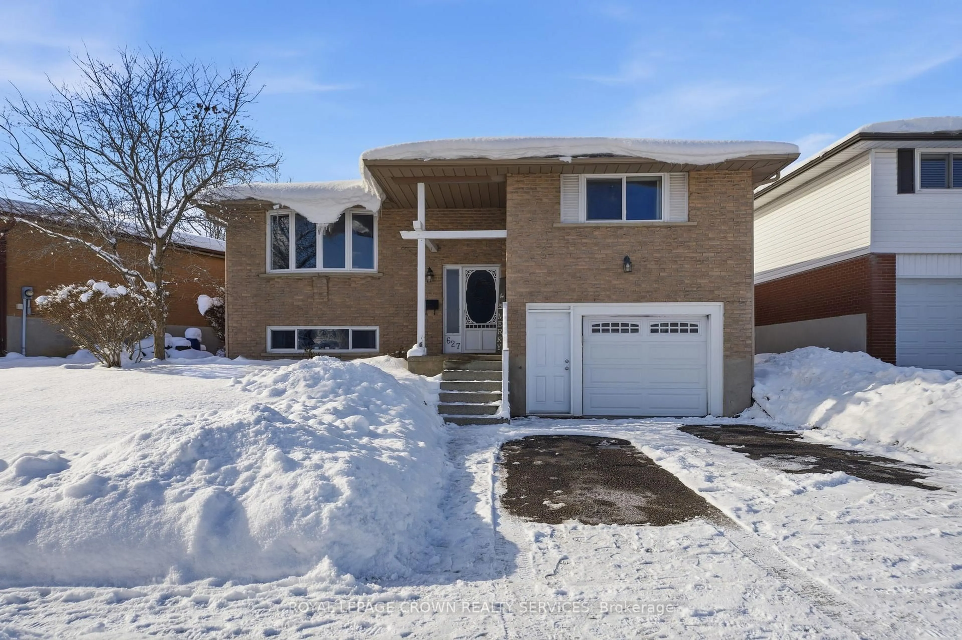 Home with brick exterior material, street for 627 Pineridge Rd, Waterloo Ontario N2L 5N6