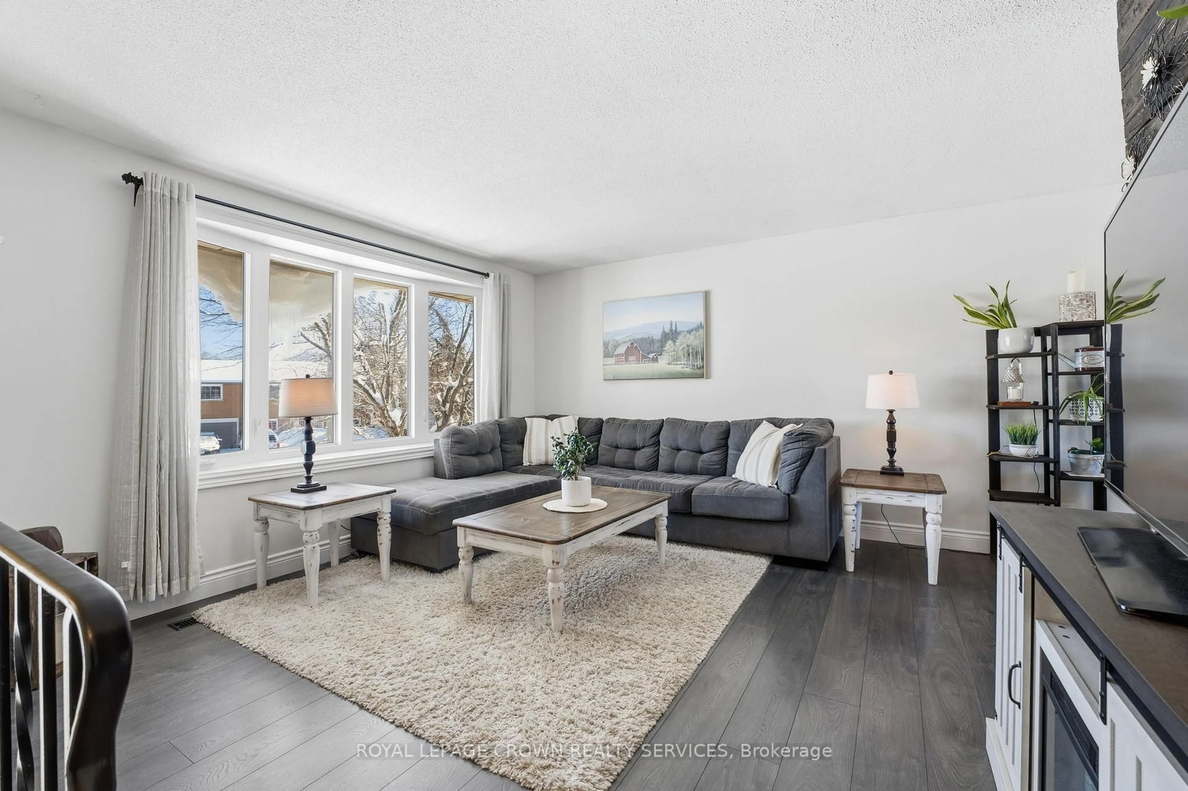 Living room with furniture, unknown for 627 Pineridge Rd, Waterloo Ontario N2L 5N6