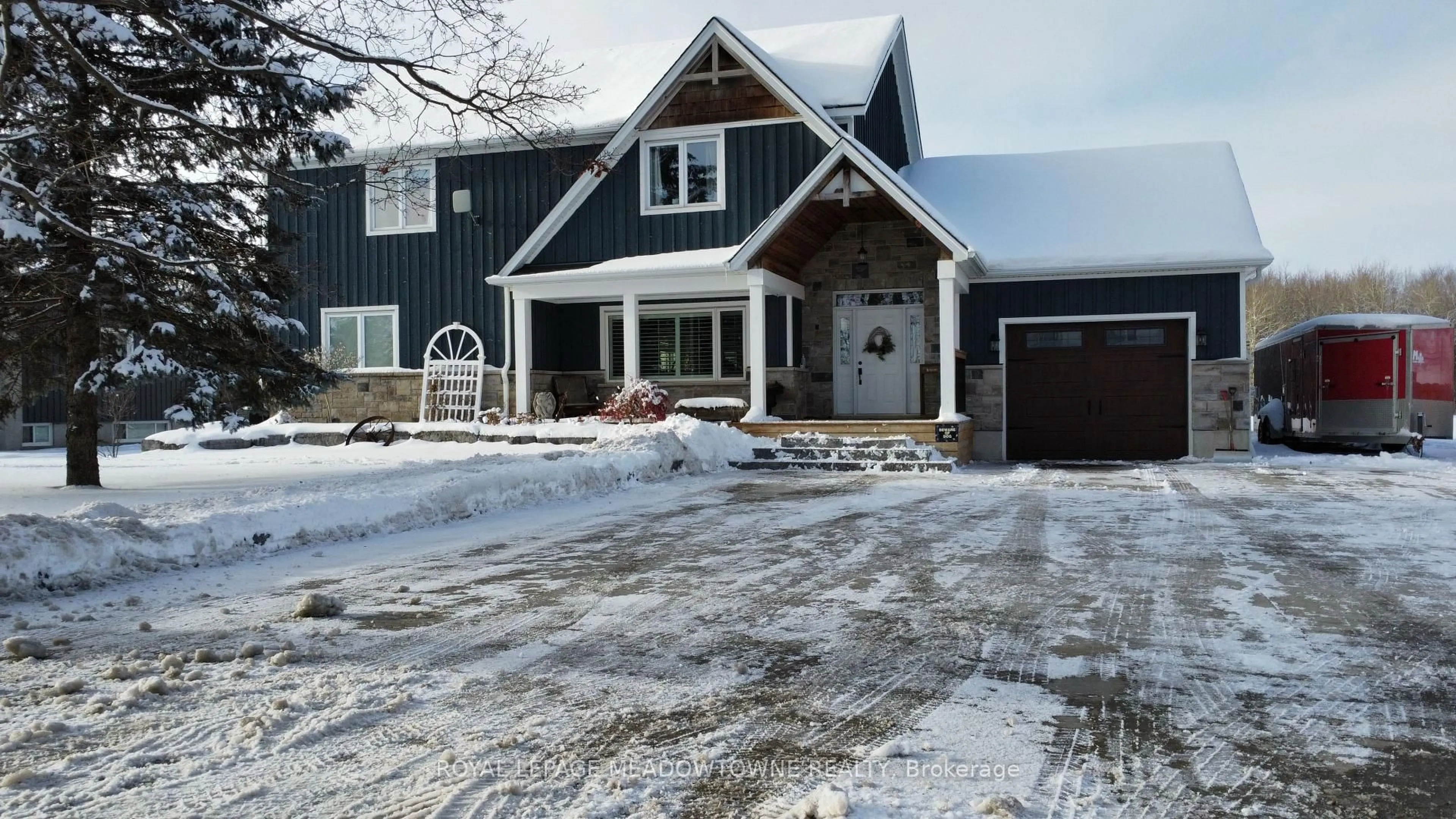 Home with vinyl exterior material, street for 7624 Wellington Rd 51 Rd, Guelph/Eramosa Ontario N1H 6J2