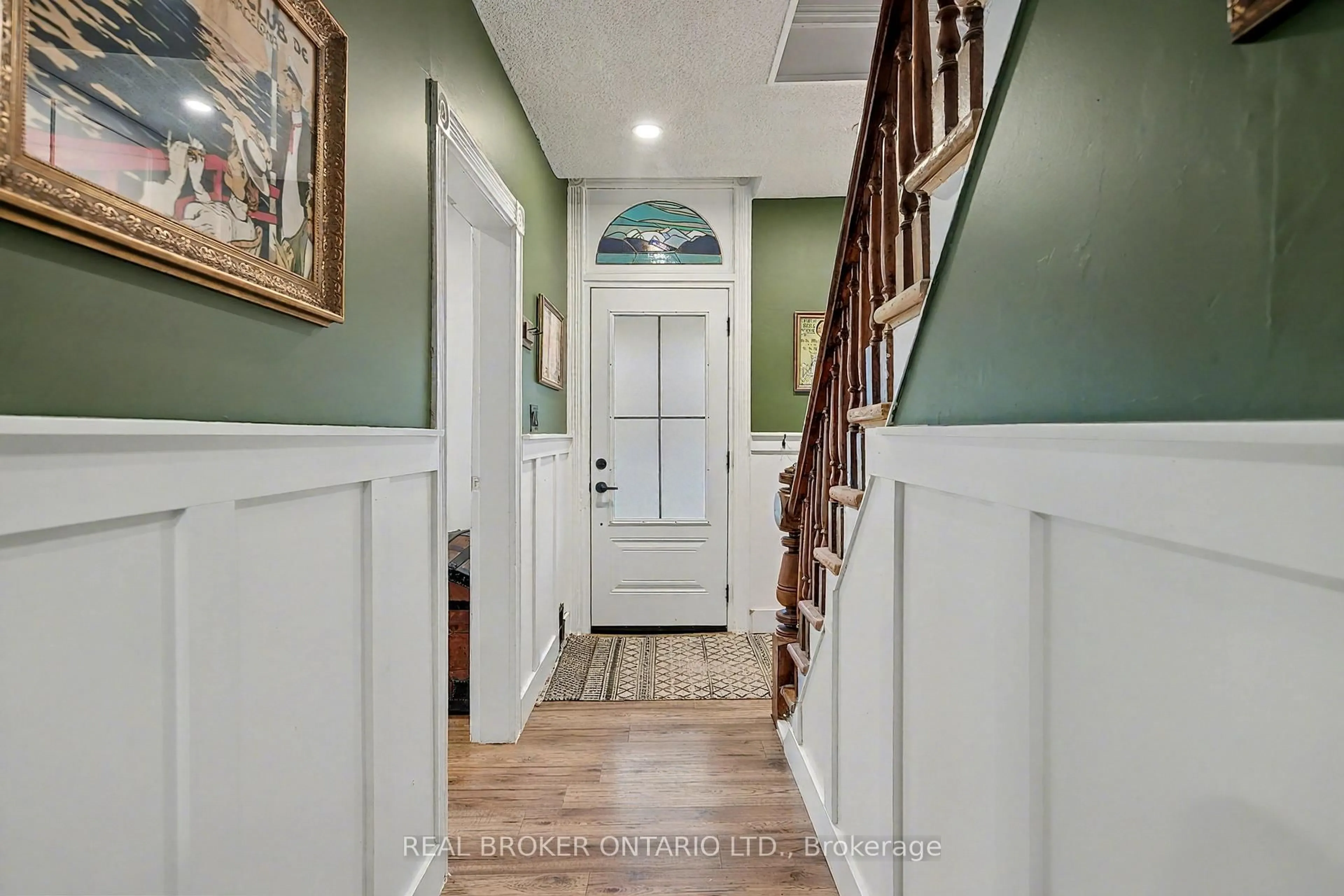 Indoor entryway for 30 Wood St, Mapleton Ontario N0G 1P0
