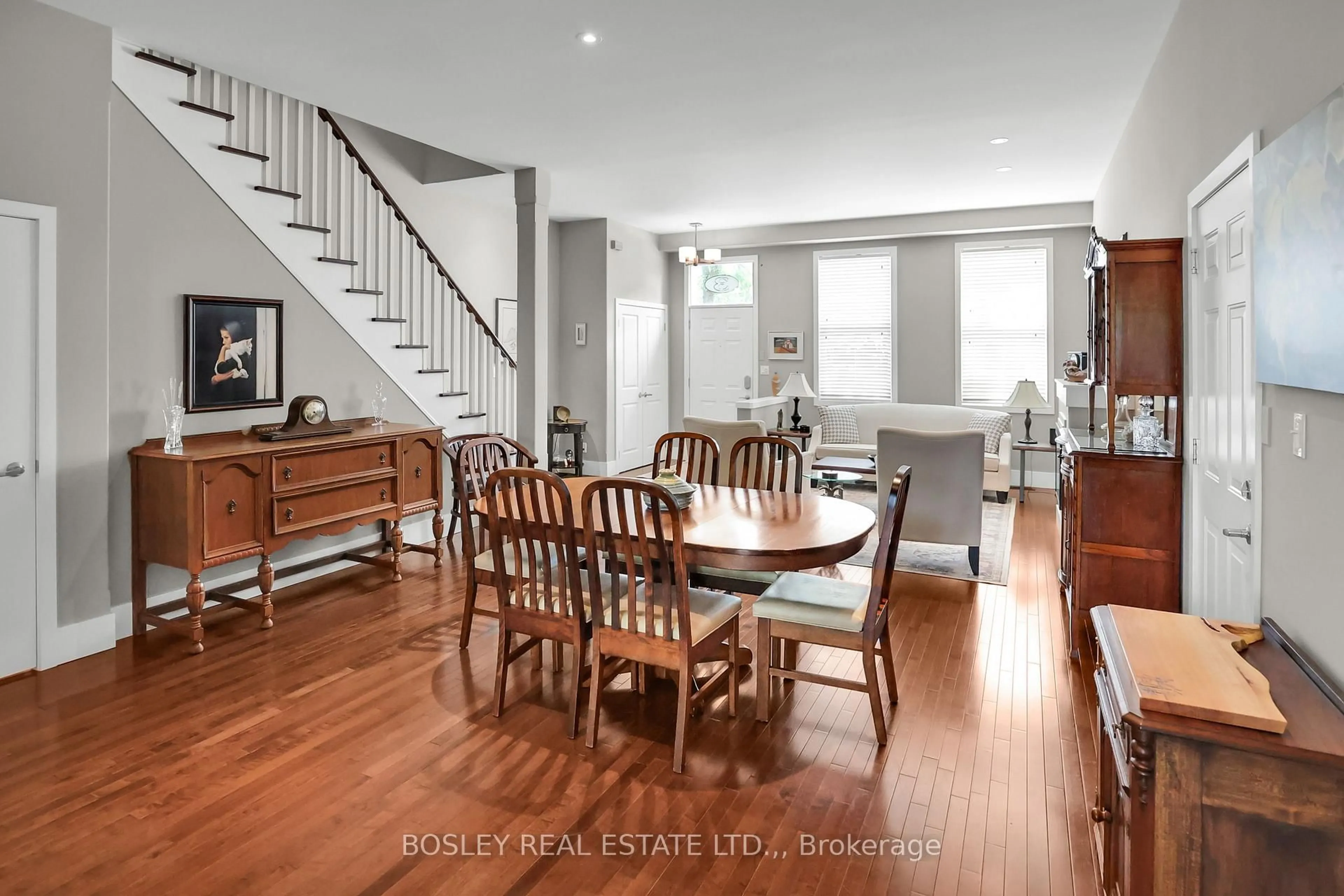 Dining room, wood/laminate floor for 481 Victoria St #TH 3, Niagara-on-the-Lake Ontario L0S 1J0