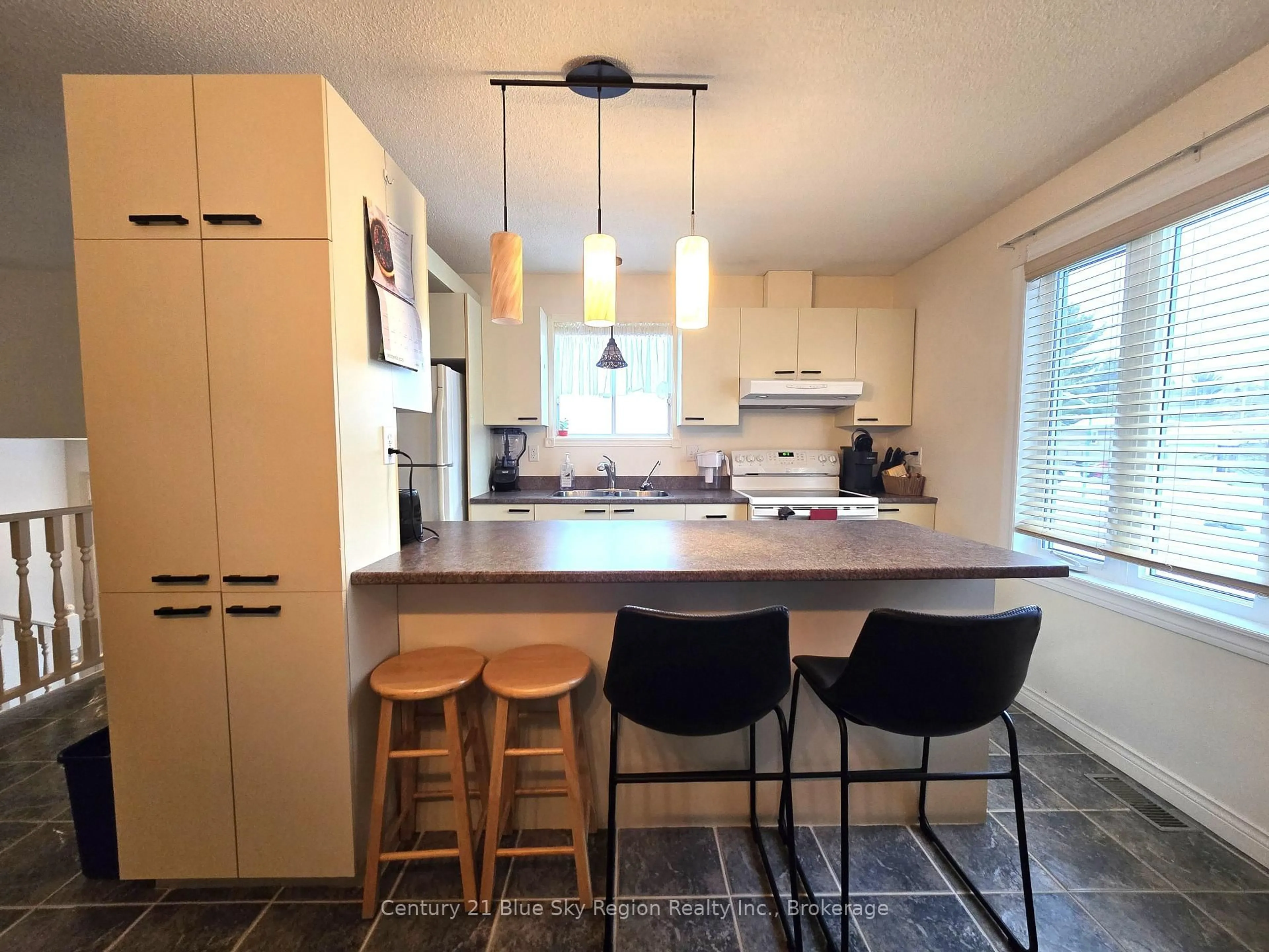 Open concept kitchen, unknown for 441 Mageau St, West Nipissing Ontario P2B 3G5