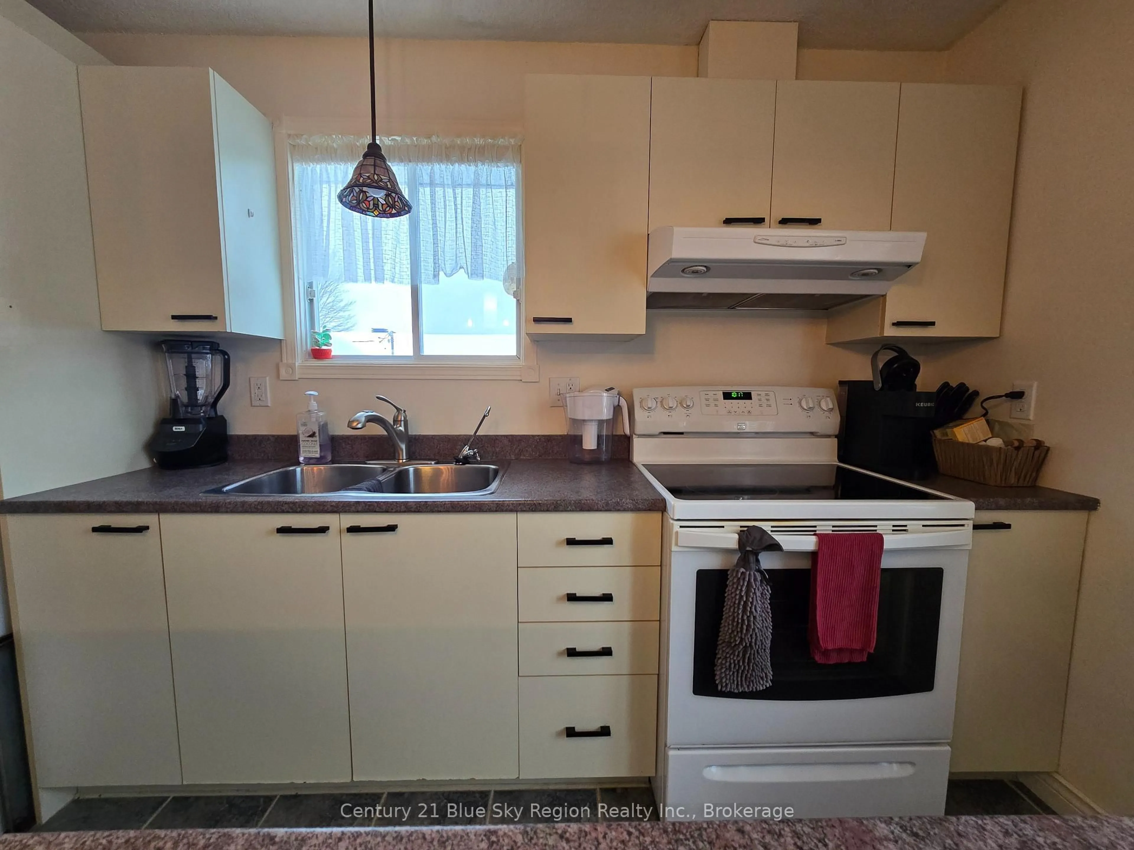 Standard kitchen, unknown for 441 Mageau St, West Nipissing Ontario P2B 3G5