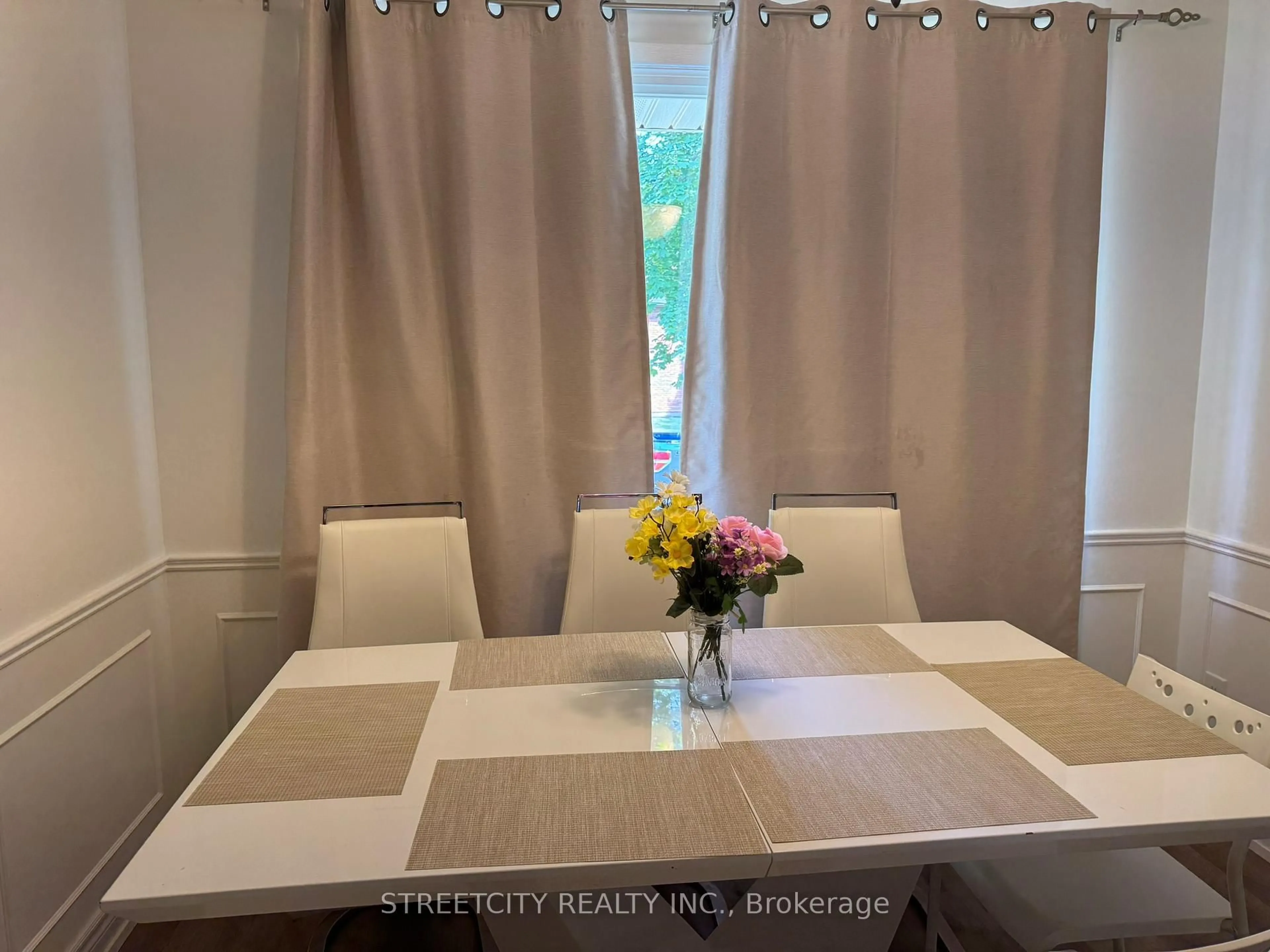 Dining room, unknown for 102 Paperbirch Cres, London North Ontario N6G 1L7