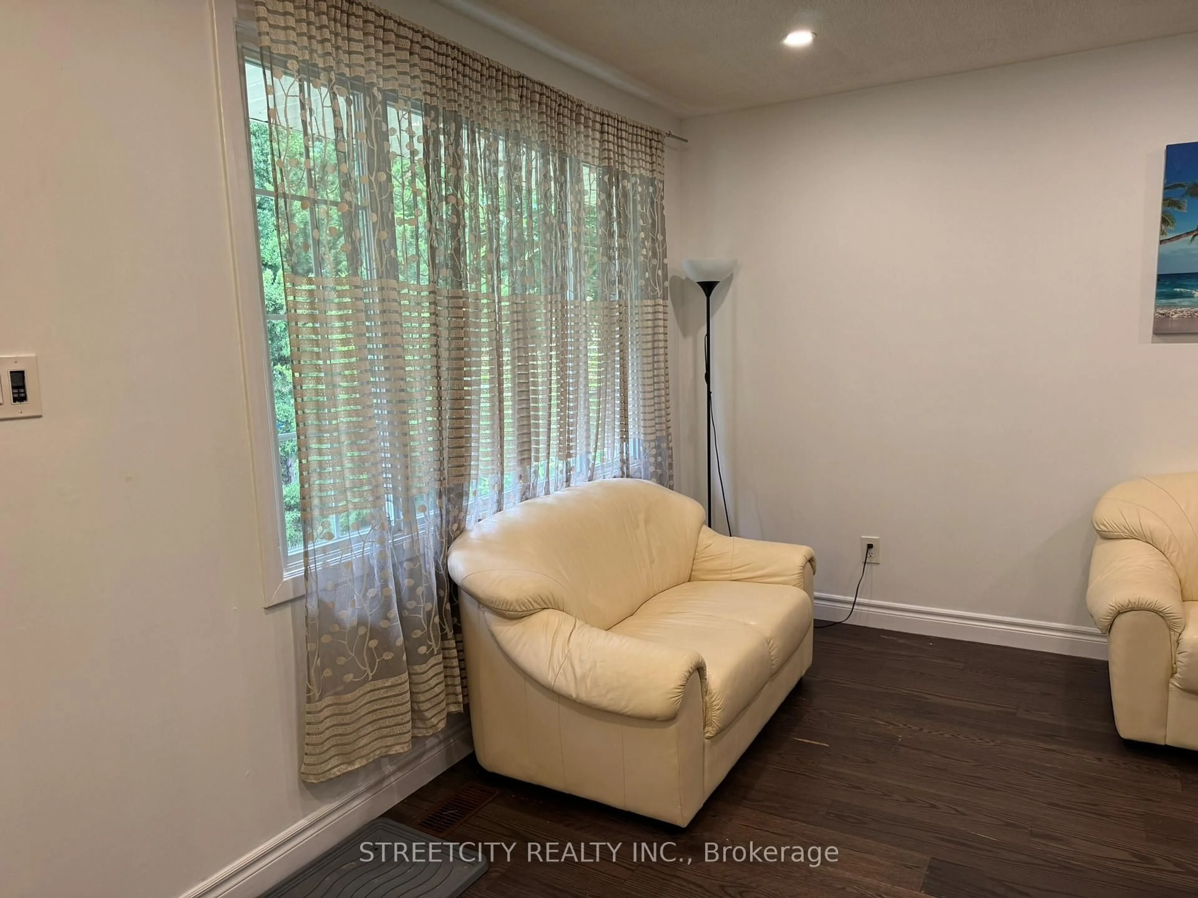 A pic of a room for 102 Paperbirch Cres, London North Ontario N6G 1L7