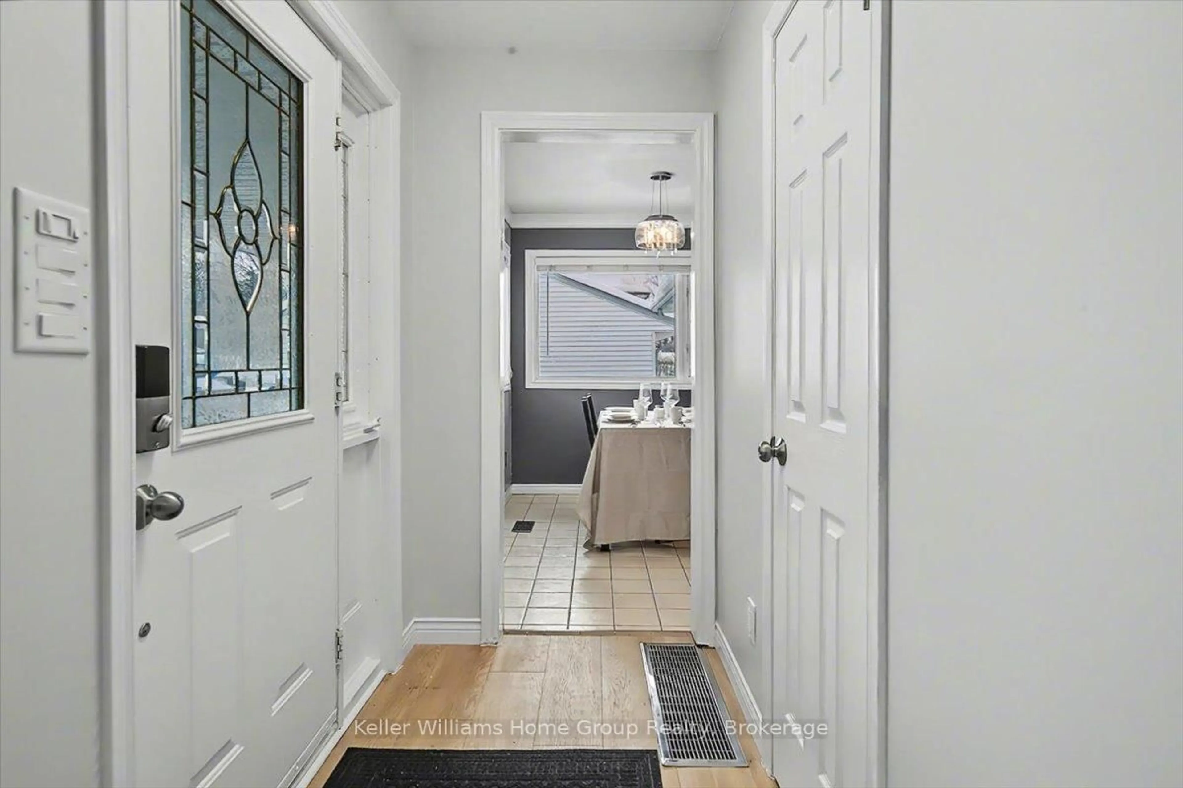 Indoor entryway for 1520 Concession Rd, Cambridge Ontario N3H 4L9