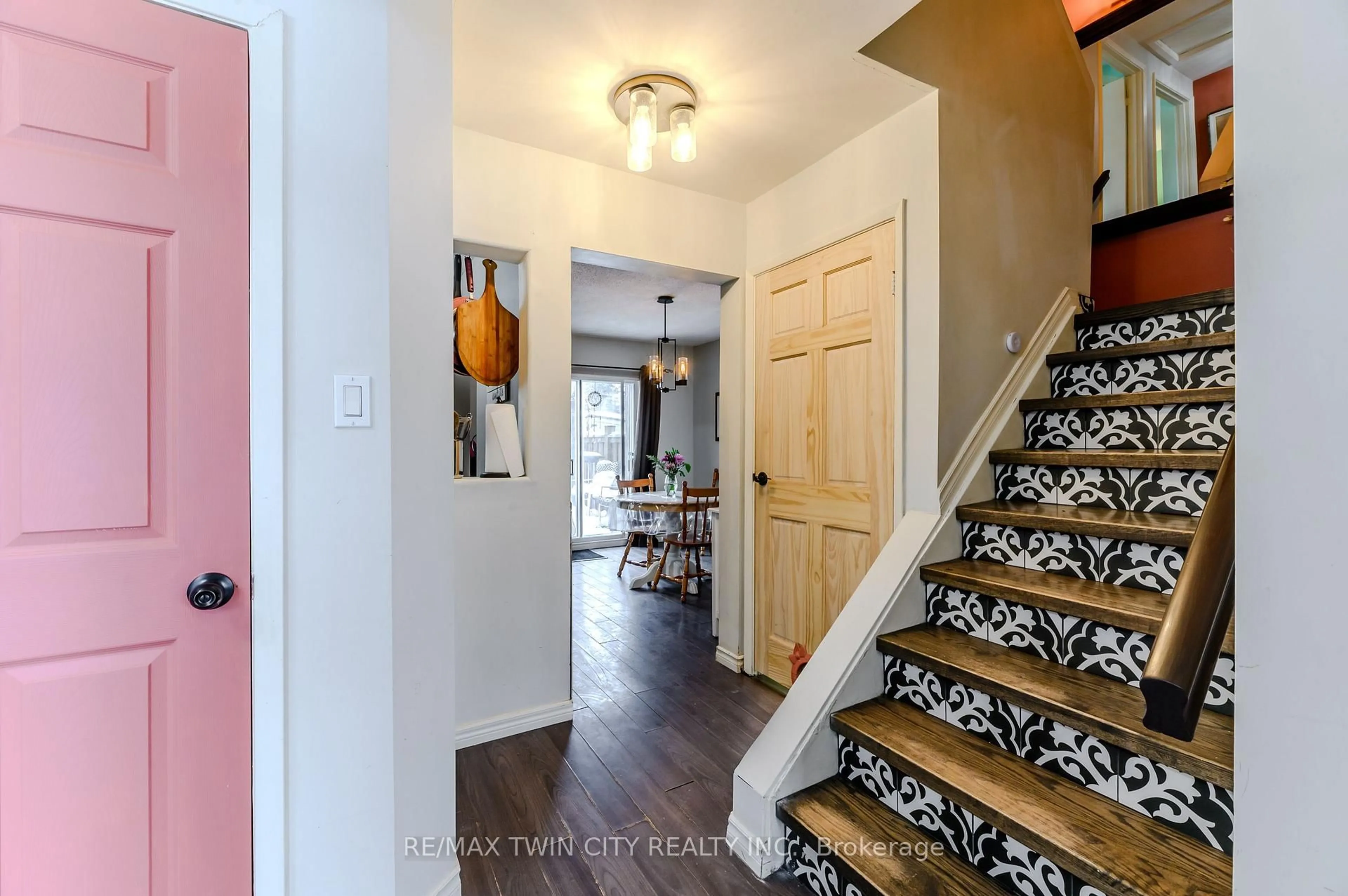 Indoor entryway for 12 White Owl Cres, Brantford Ontario N3P 1A2