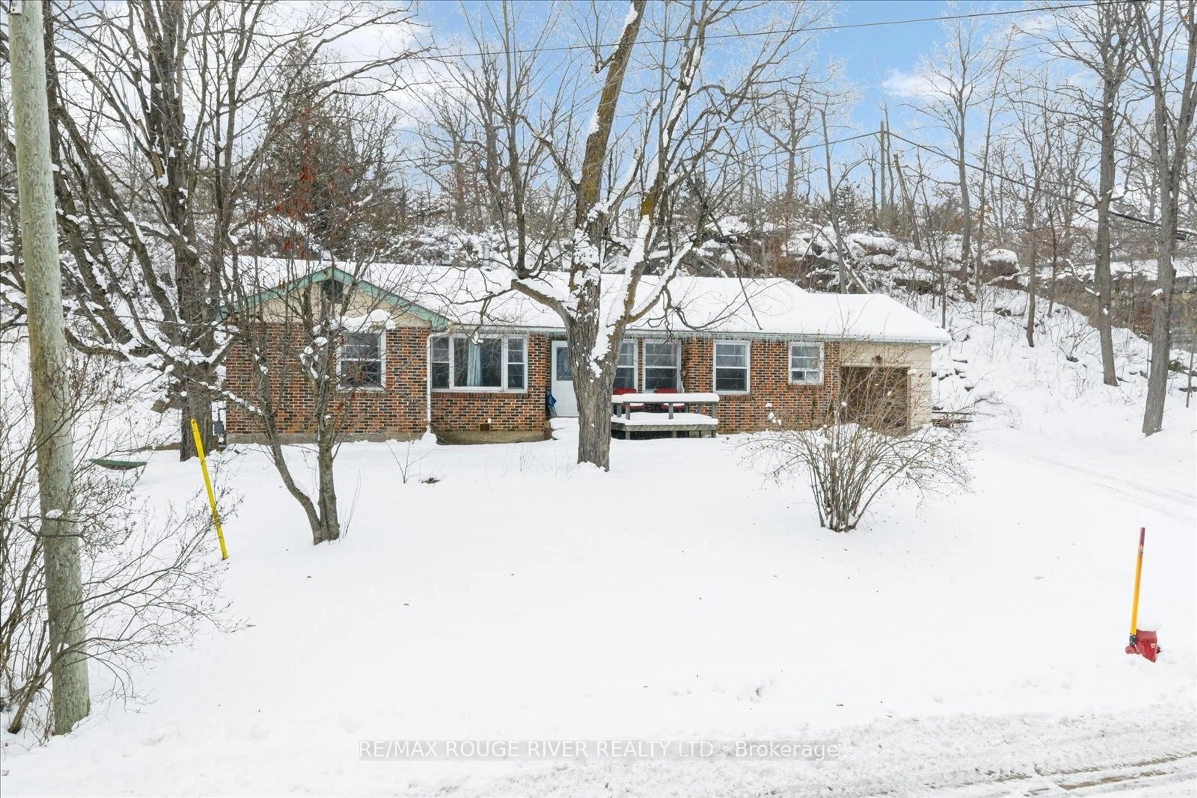 A pic from outside/outdoor area/front of a property/back of a property/a pic from drone, street for 10 Crowe Valley Crt, Limoges Ontario K0K 2M0