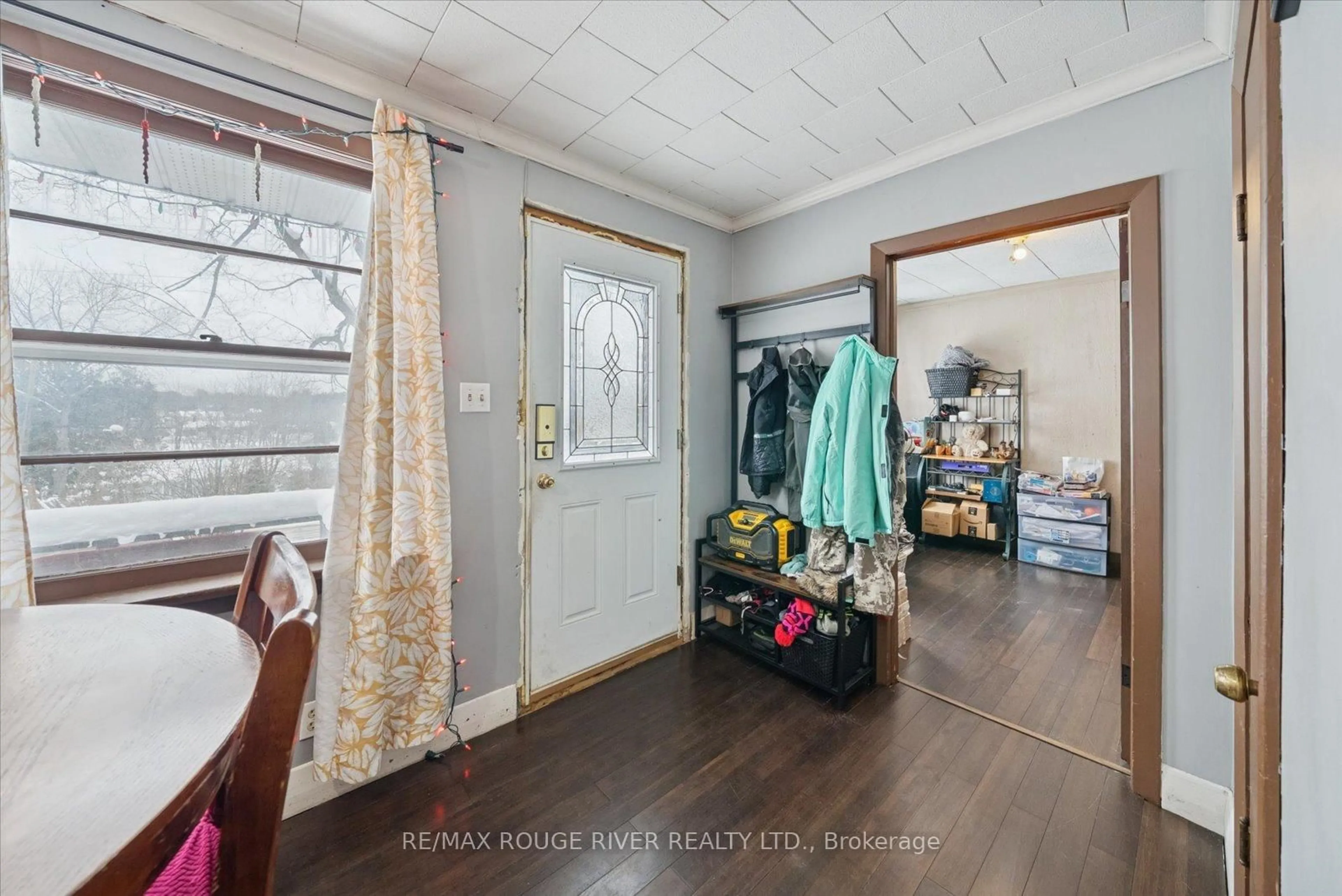 Indoor entryway for 10 Crowe Valley Crt, Limoges Ontario K0K 2M0