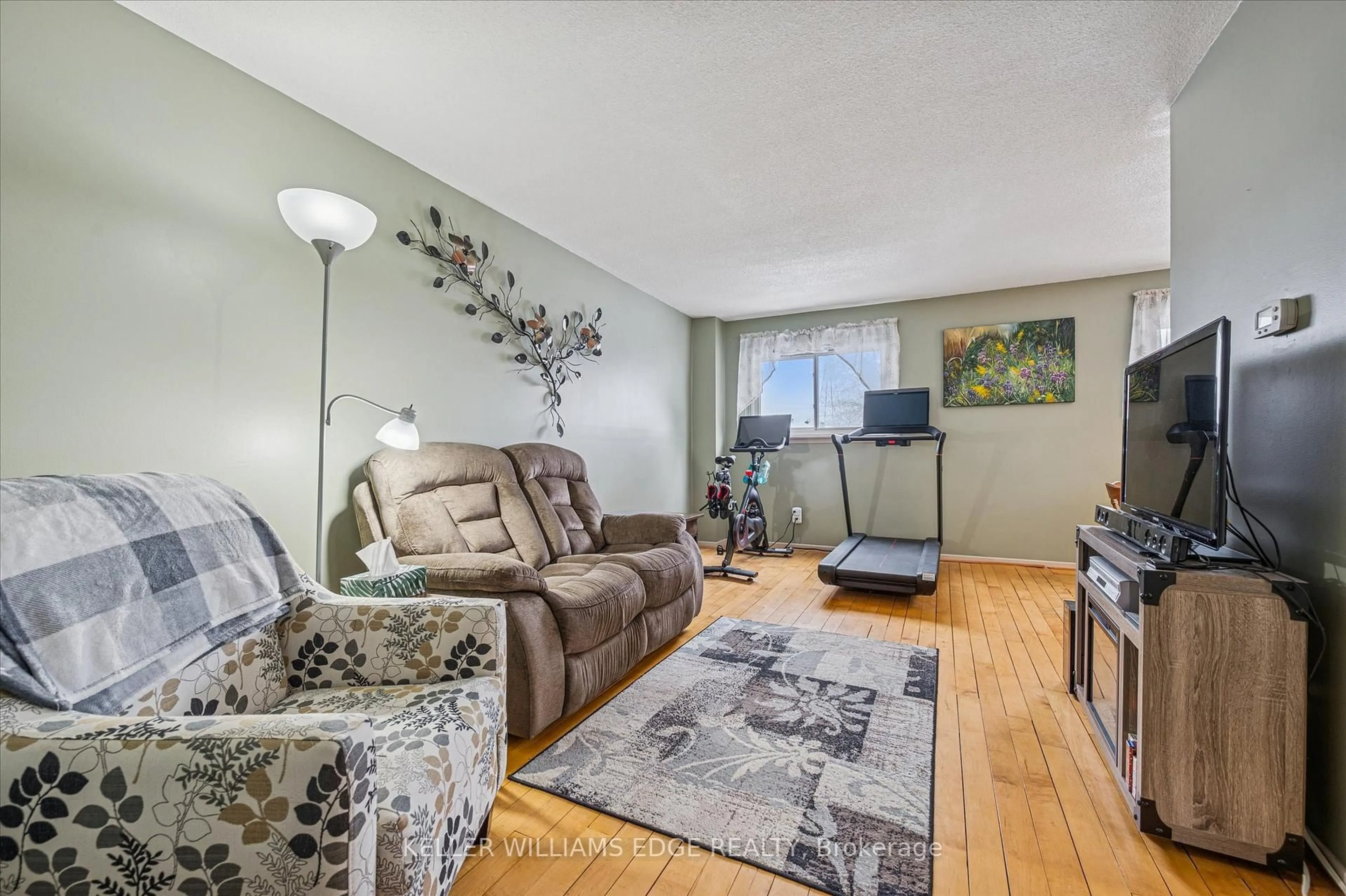 Living room with furniture, unknown for 51 Paulander Dr #31, Kitchener Ontario N2M 5E5