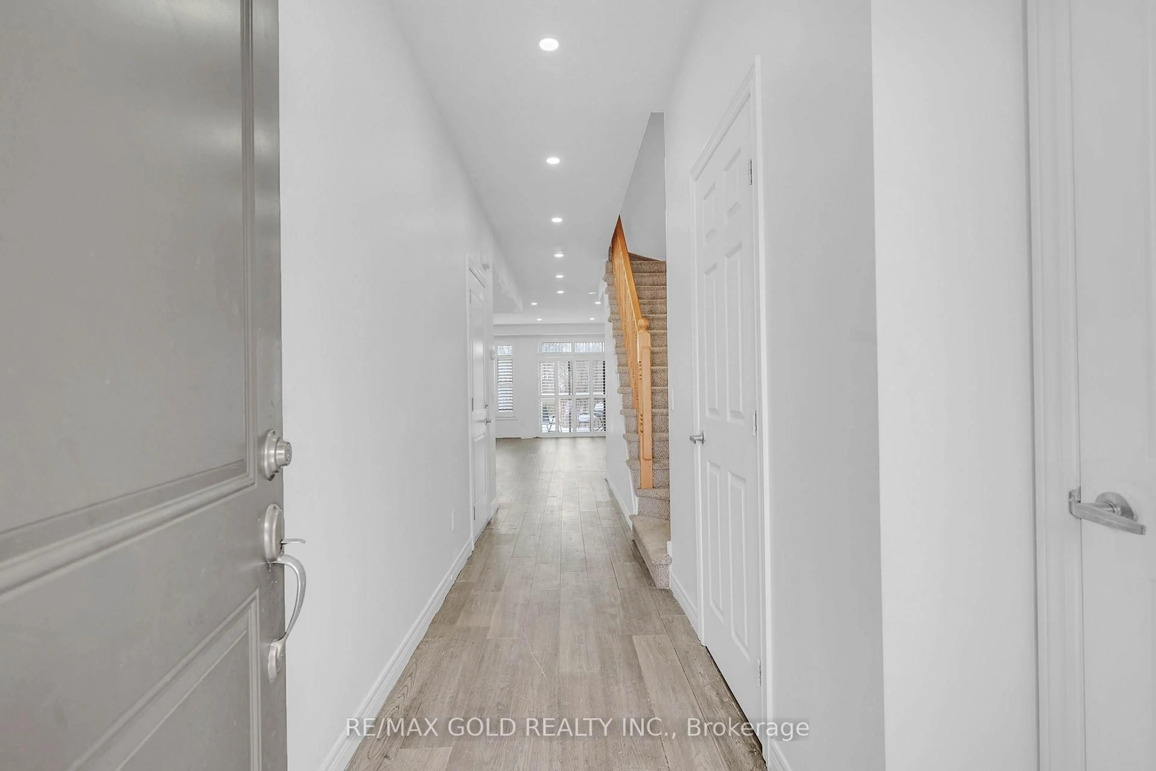 Indoor entryway for 77 Diana Ave #43, Brantford Ontario N3T 0R6