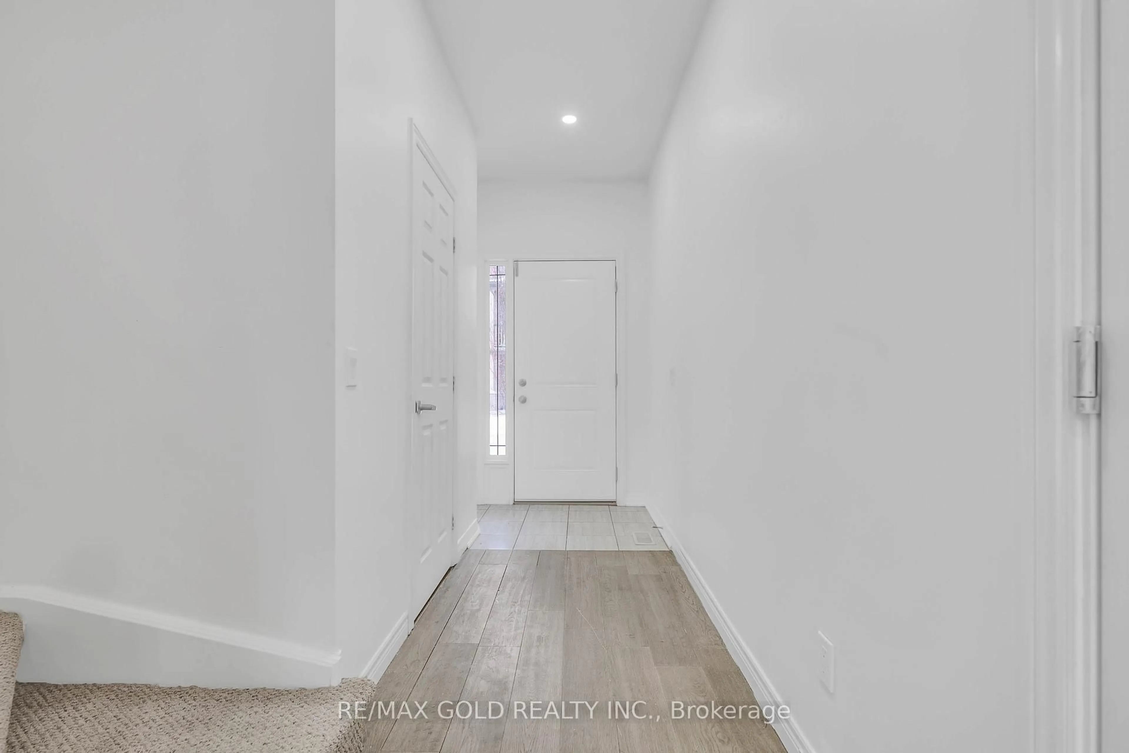 Indoor entryway for 77 Diana Ave #43, Brantford Ontario N3T 0R6