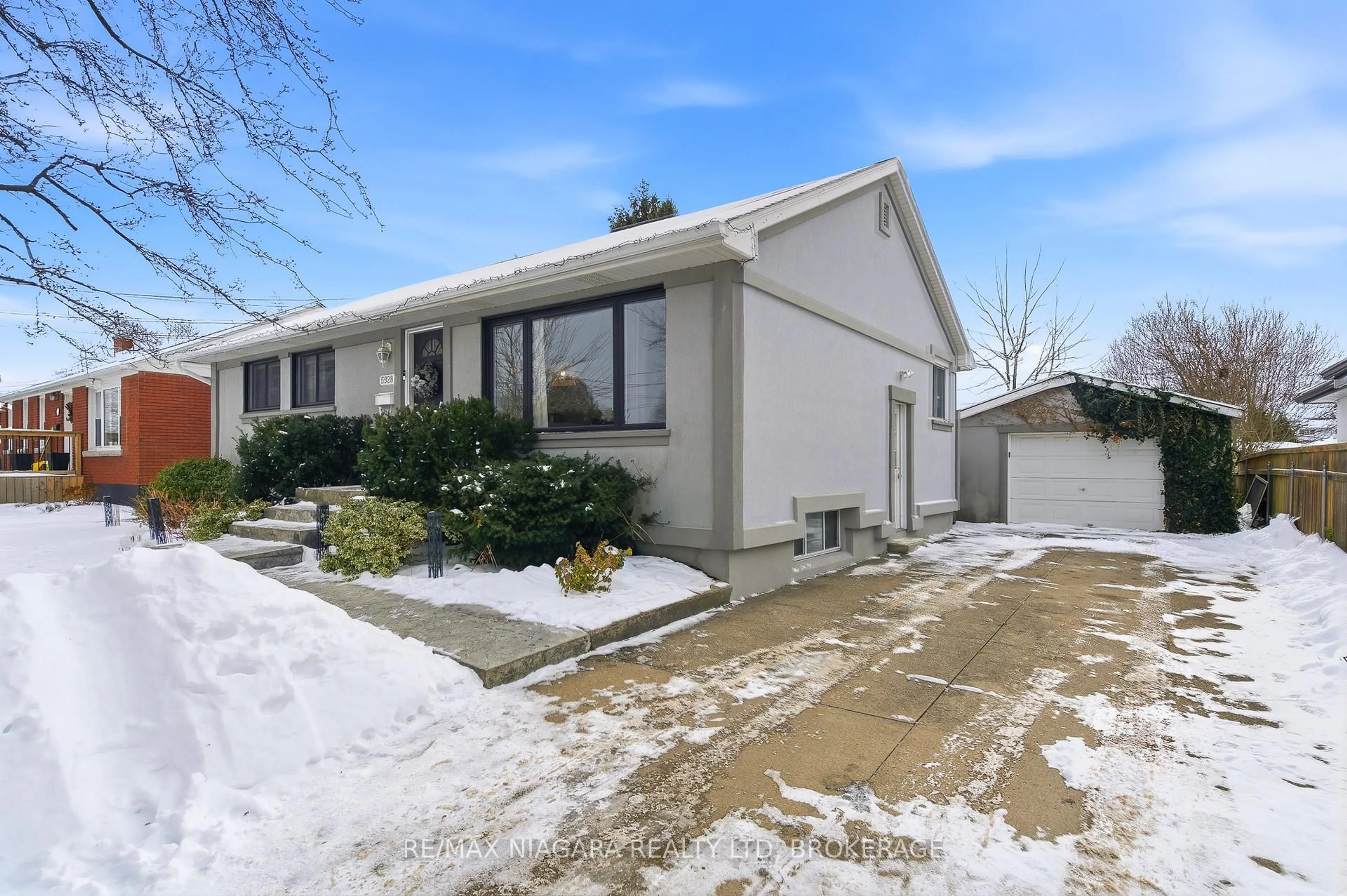 Unknown for 5928 Carman St, Niagara Falls Ontario L2J 1S1