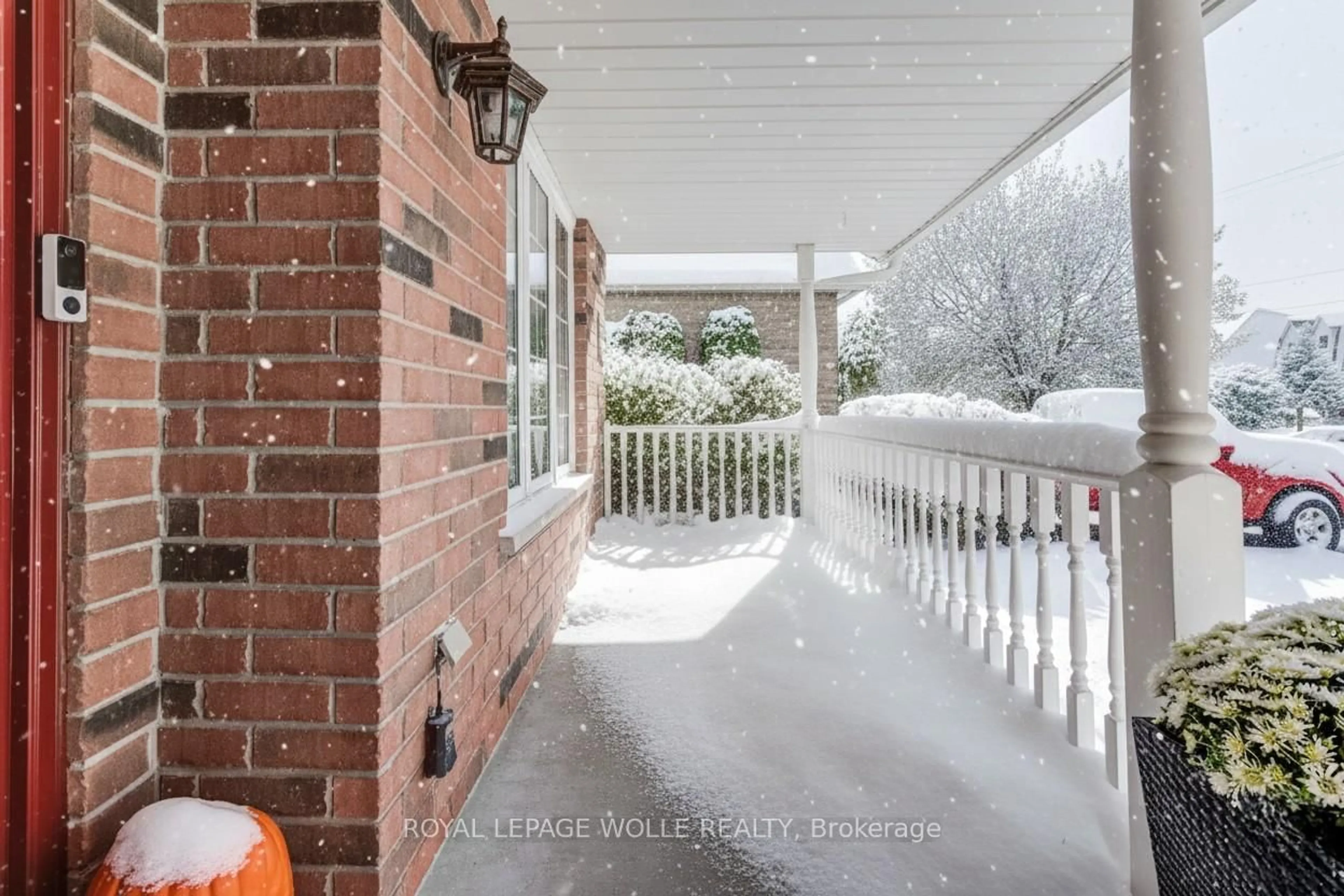 Patio, street for 396 Otterbein Rd, Kitchener Ontario N2B 3V8