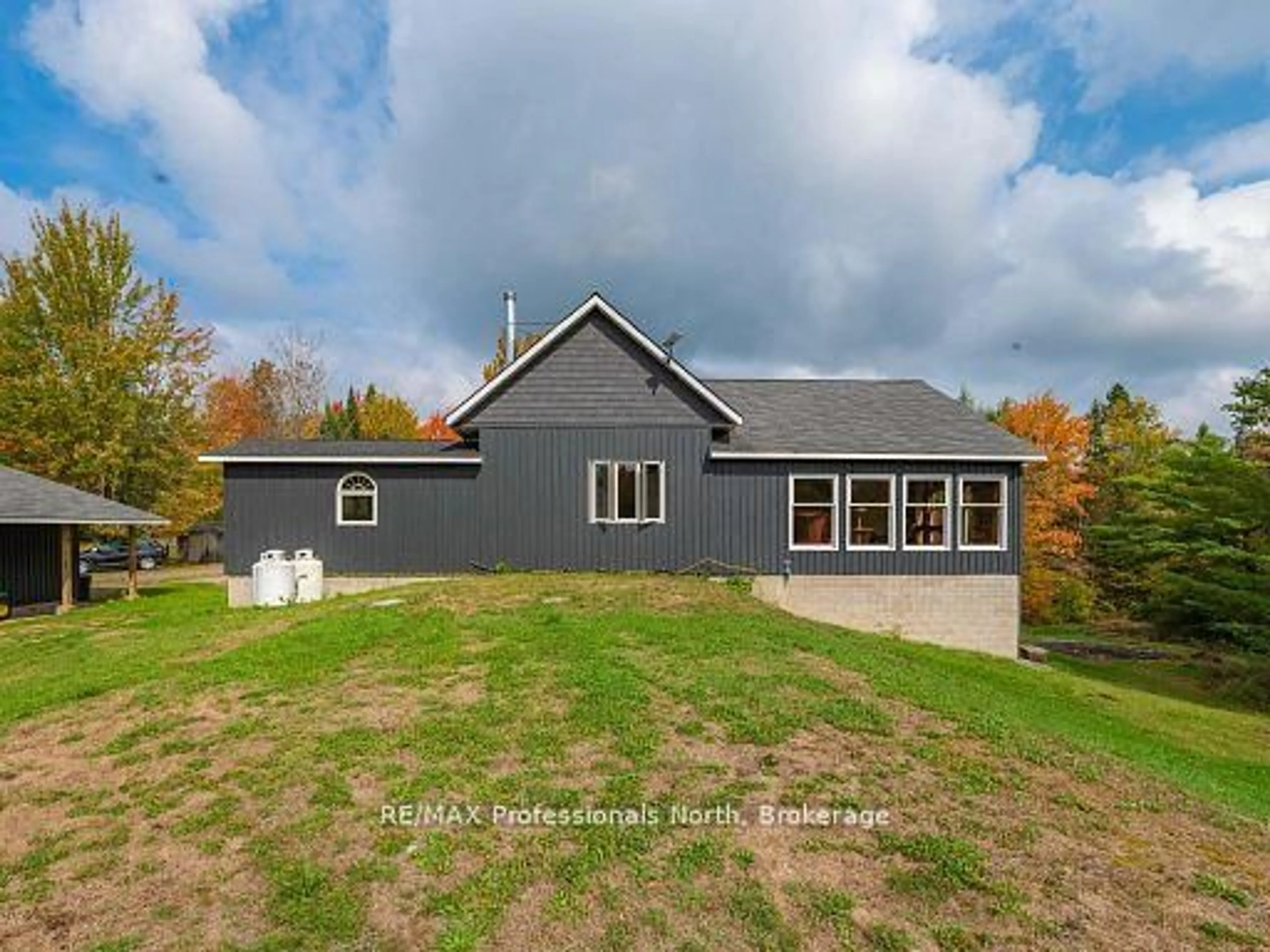 Home with vinyl exterior material, building for 1110 Sedgwick Rd, Minden Hills Ontario K0M 2K0