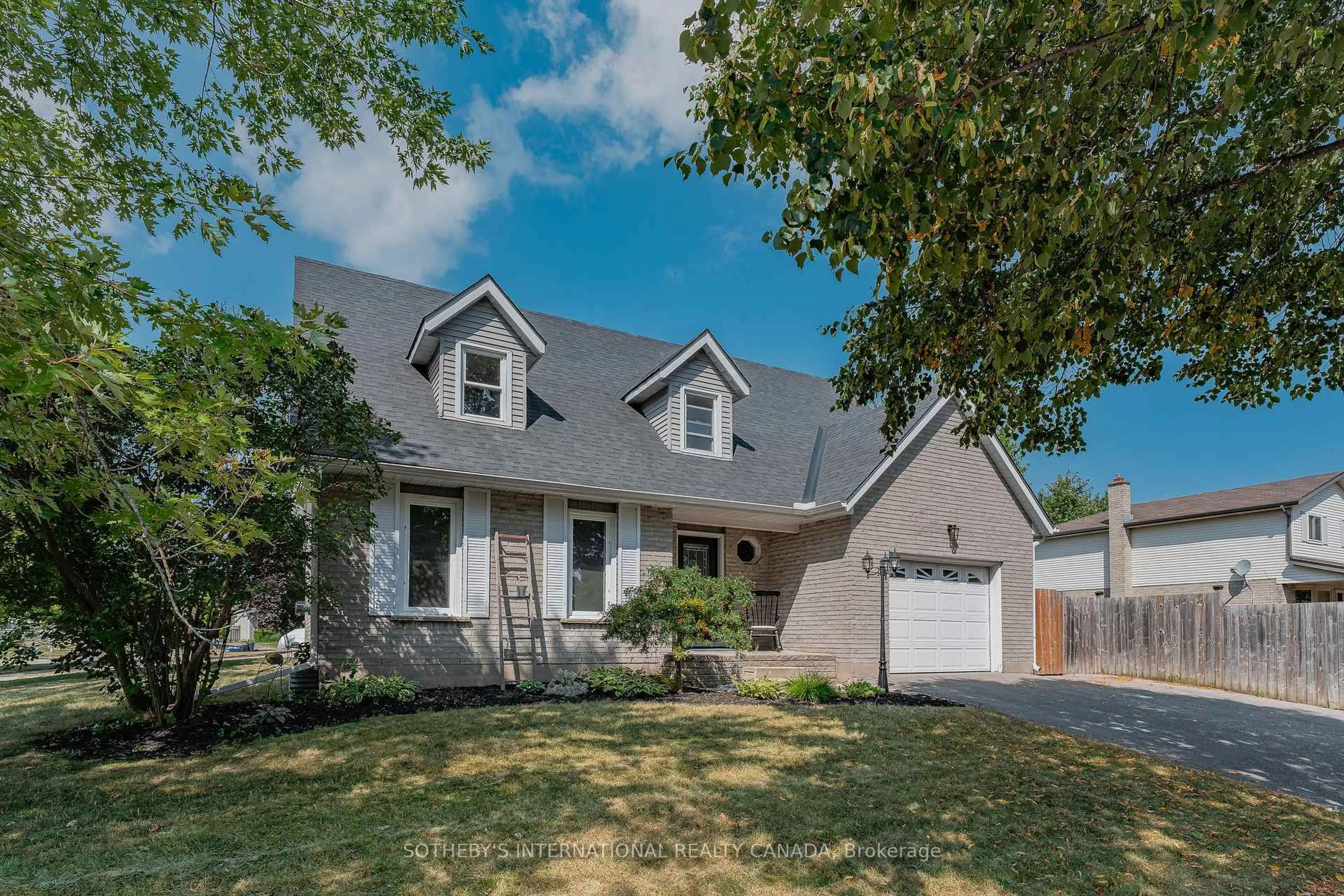 Home with vinyl exterior material, street for 154 Covington Cres, Kitchener Ontario N2N 2X4