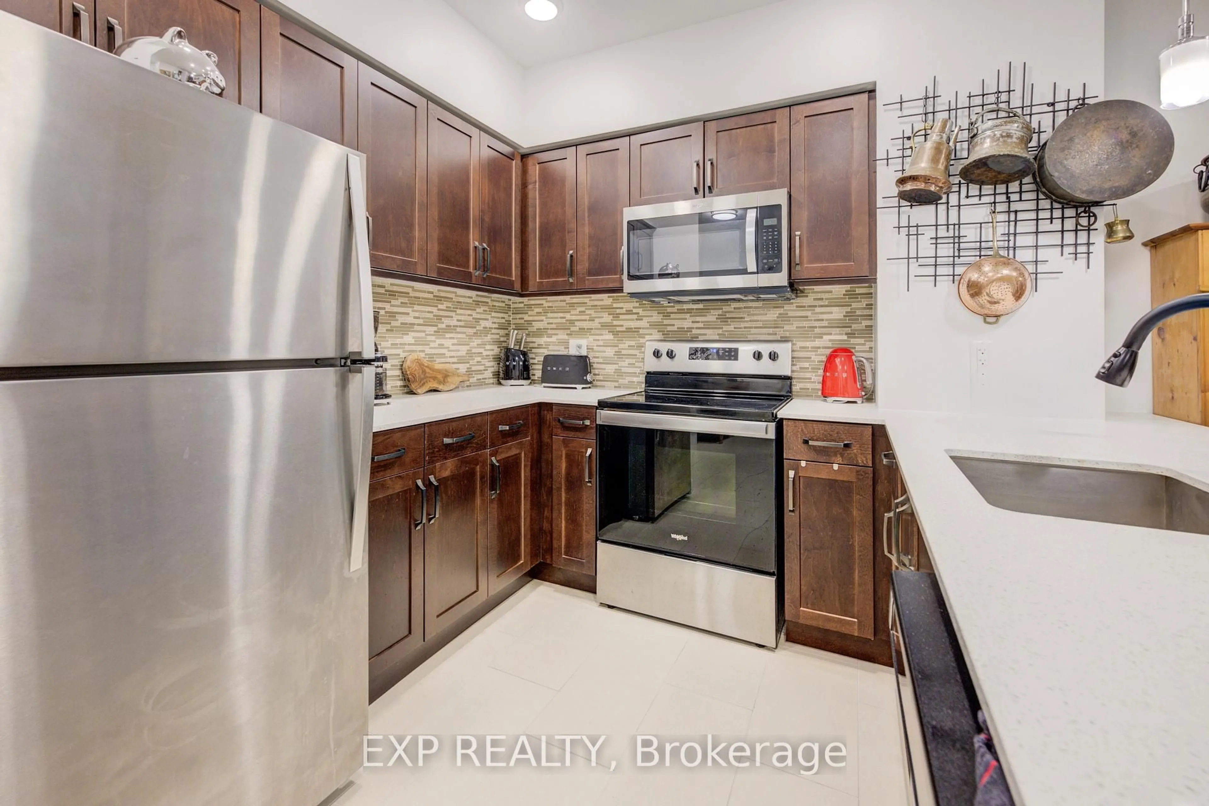 Standard kitchen, unknown for 399 Queen St #417, Kitchener Ontario N2G 0C4