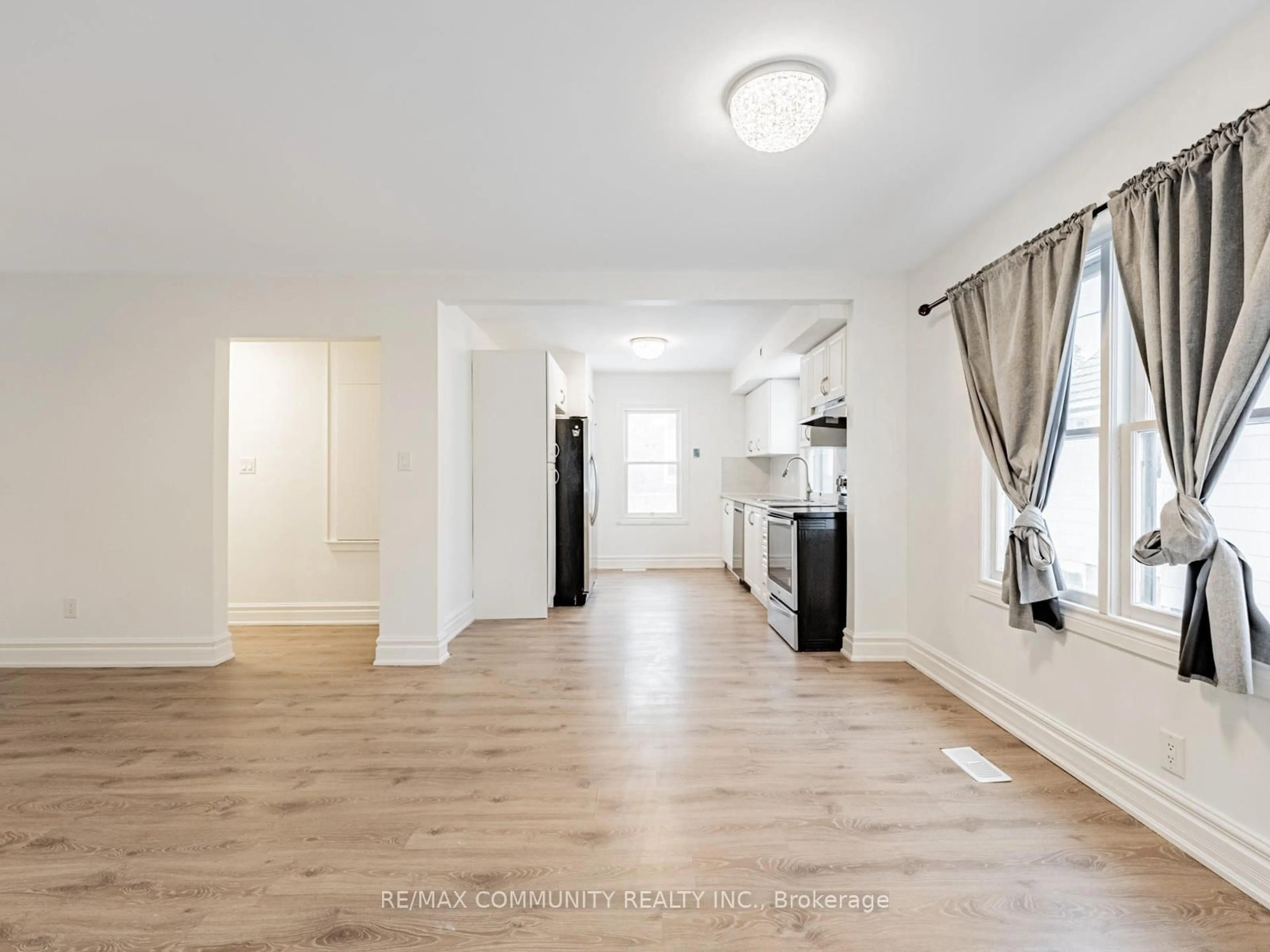 A pic of a room for 80 Livingston Ave, Grimsby Ontario L3M 1L5