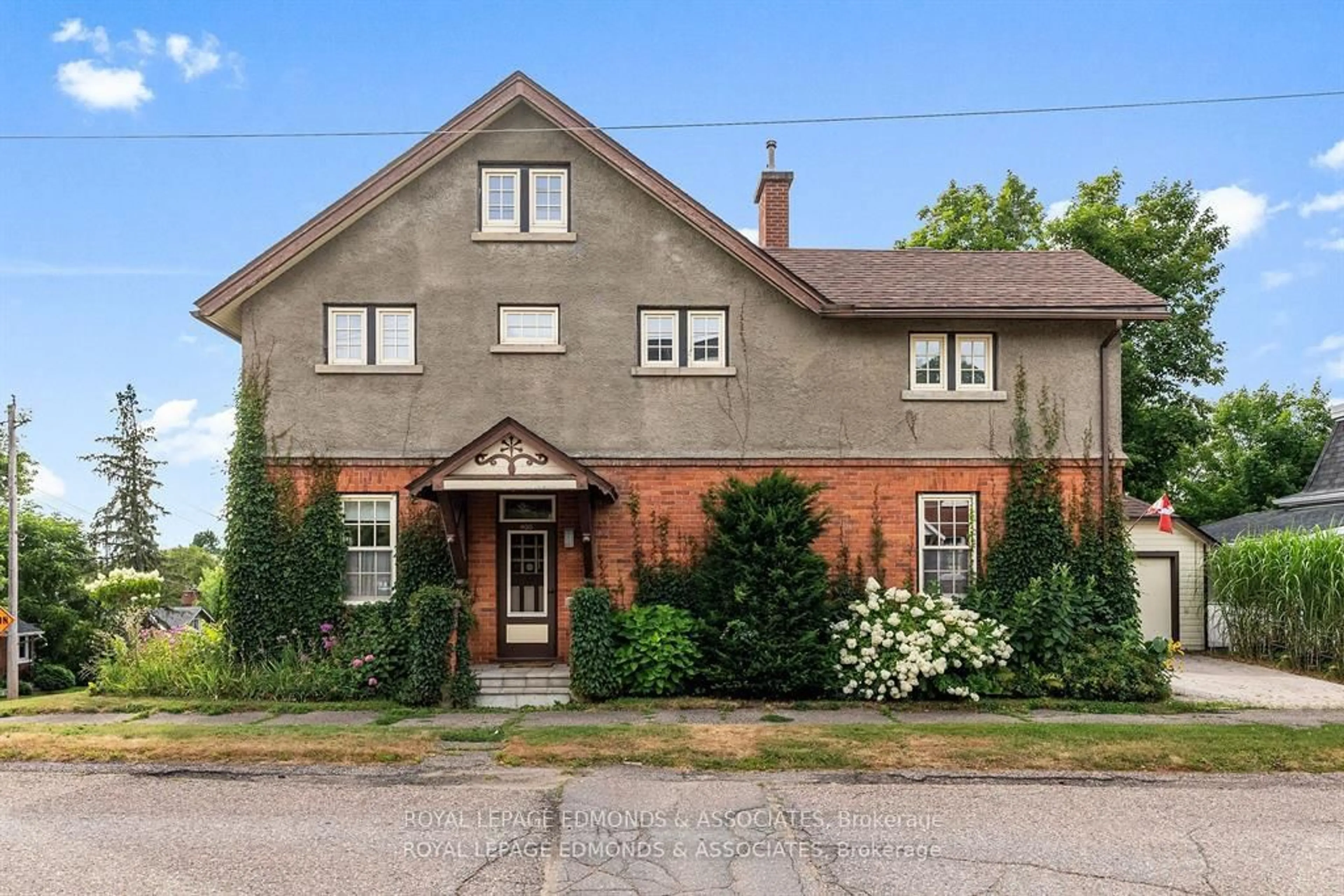 Home with brick exterior material, street for 400 Centre St, Pembroke Ontario K8A 1J5