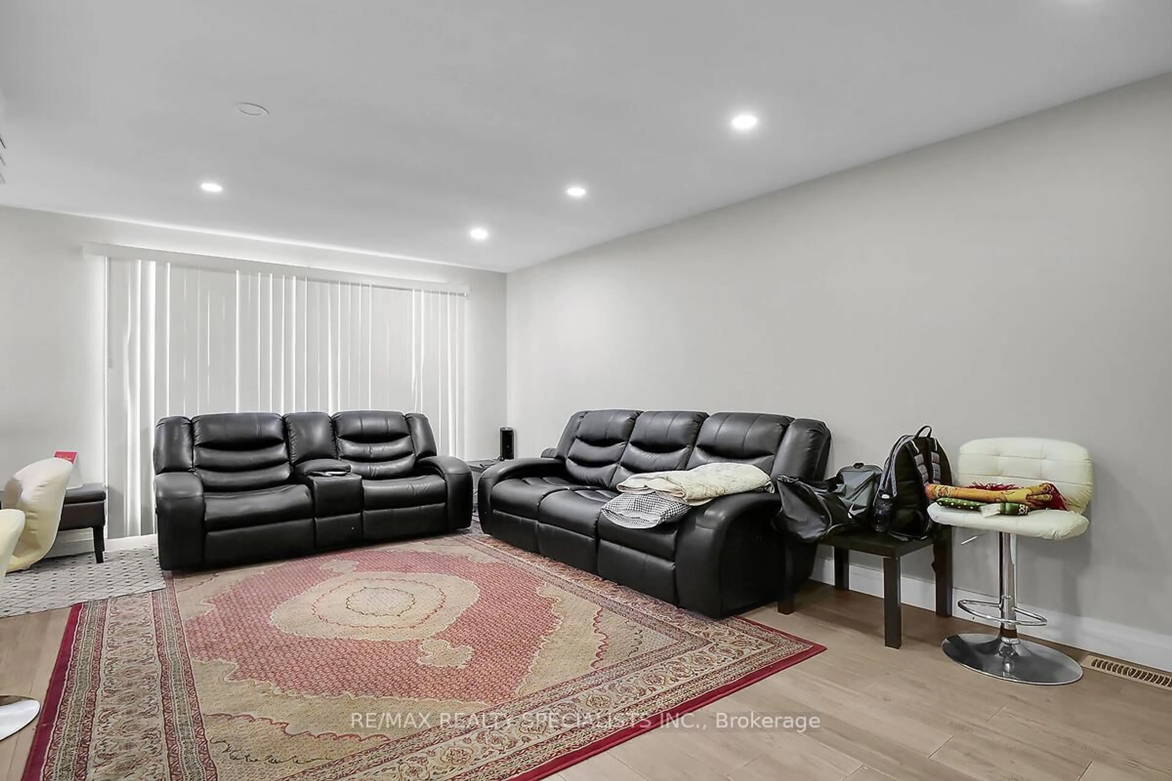 Living room with furniture, unknown for 17 LOCUST Cres, London South Ontario N6E 2K1