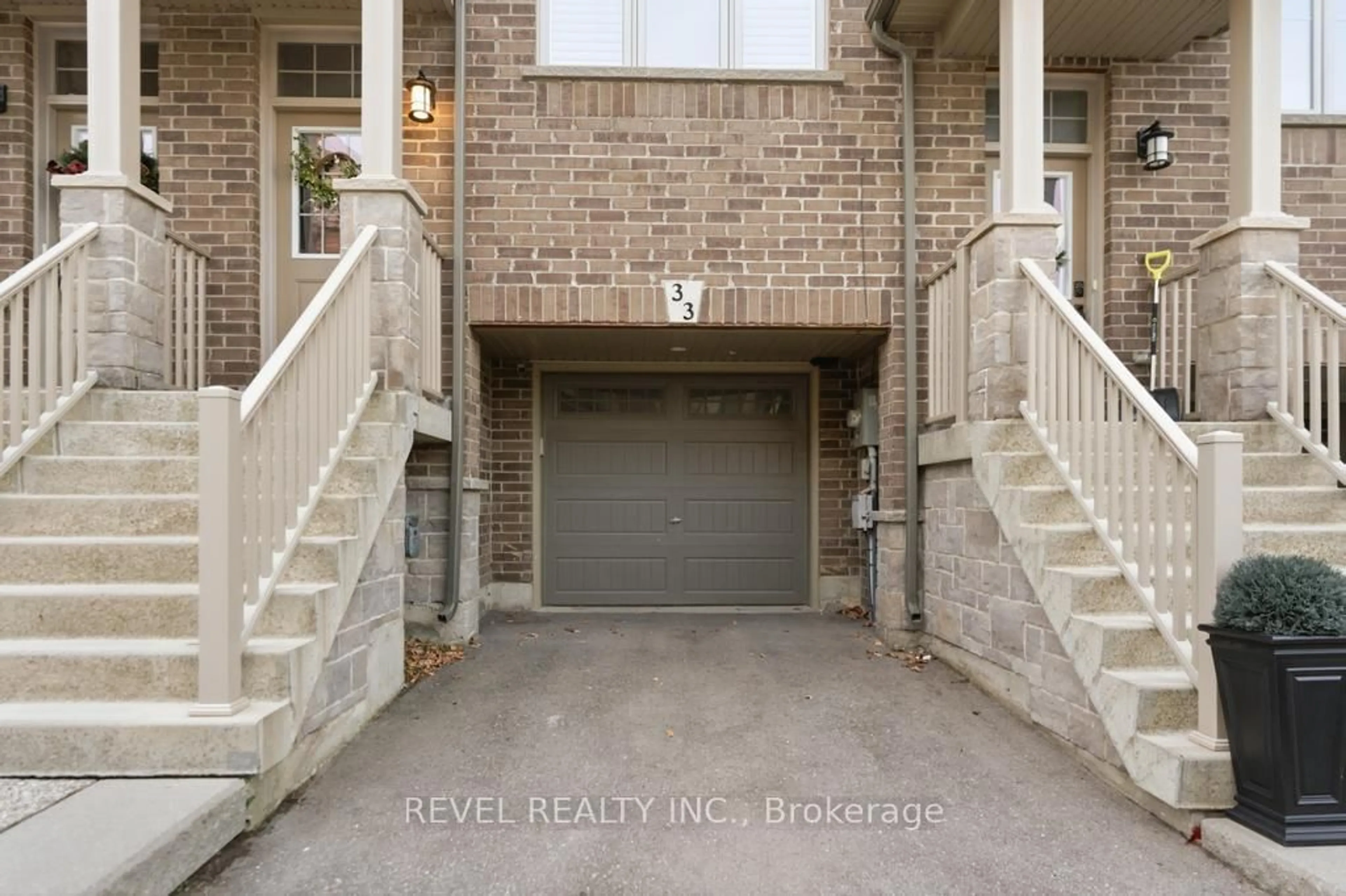 Indoor entryway for 33 Barley Lane, Hamilton Ontario L9K 0K1