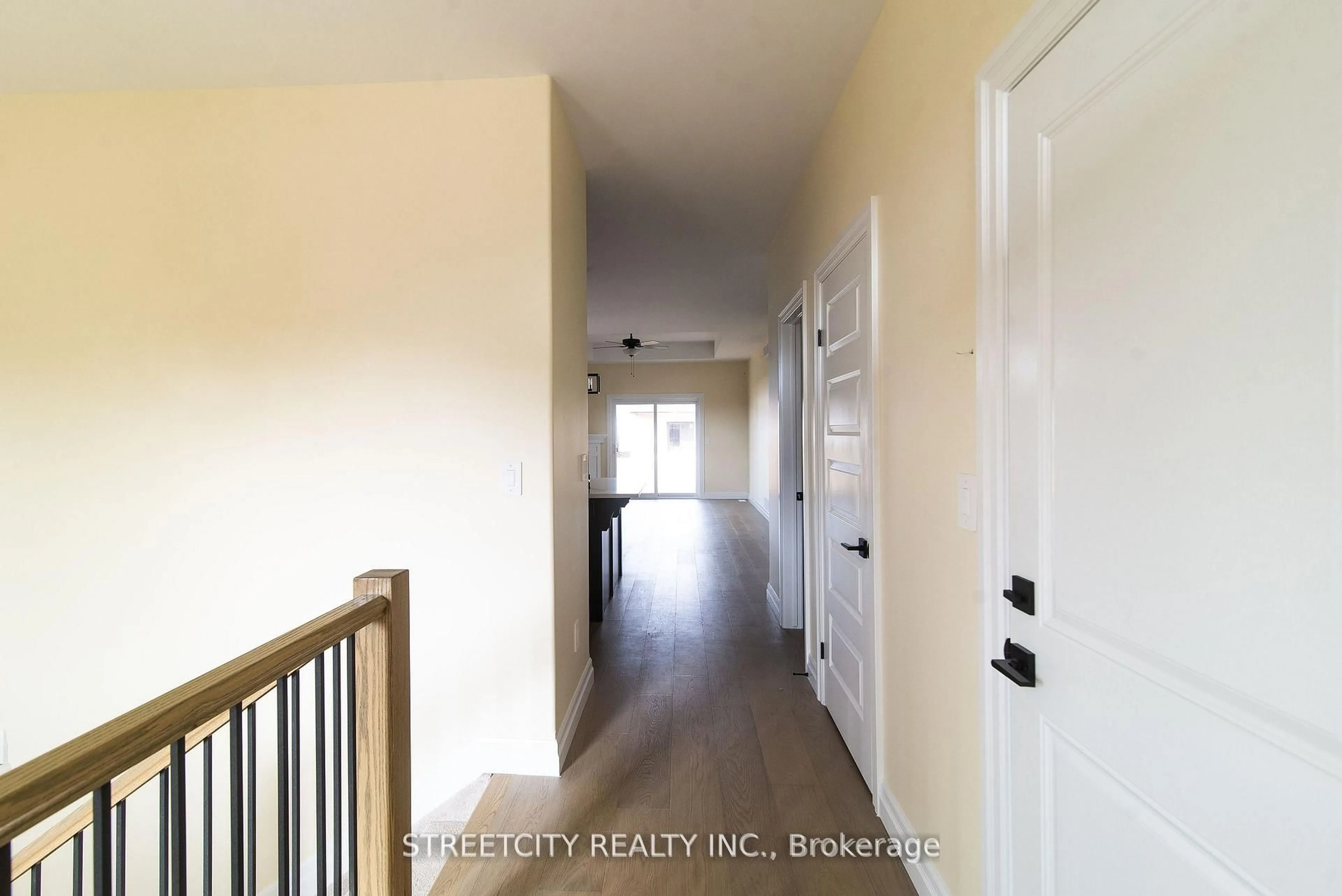 Indoor entryway for 133 CABOT Tr, Chatham-Kent Ontario N7L 0G5