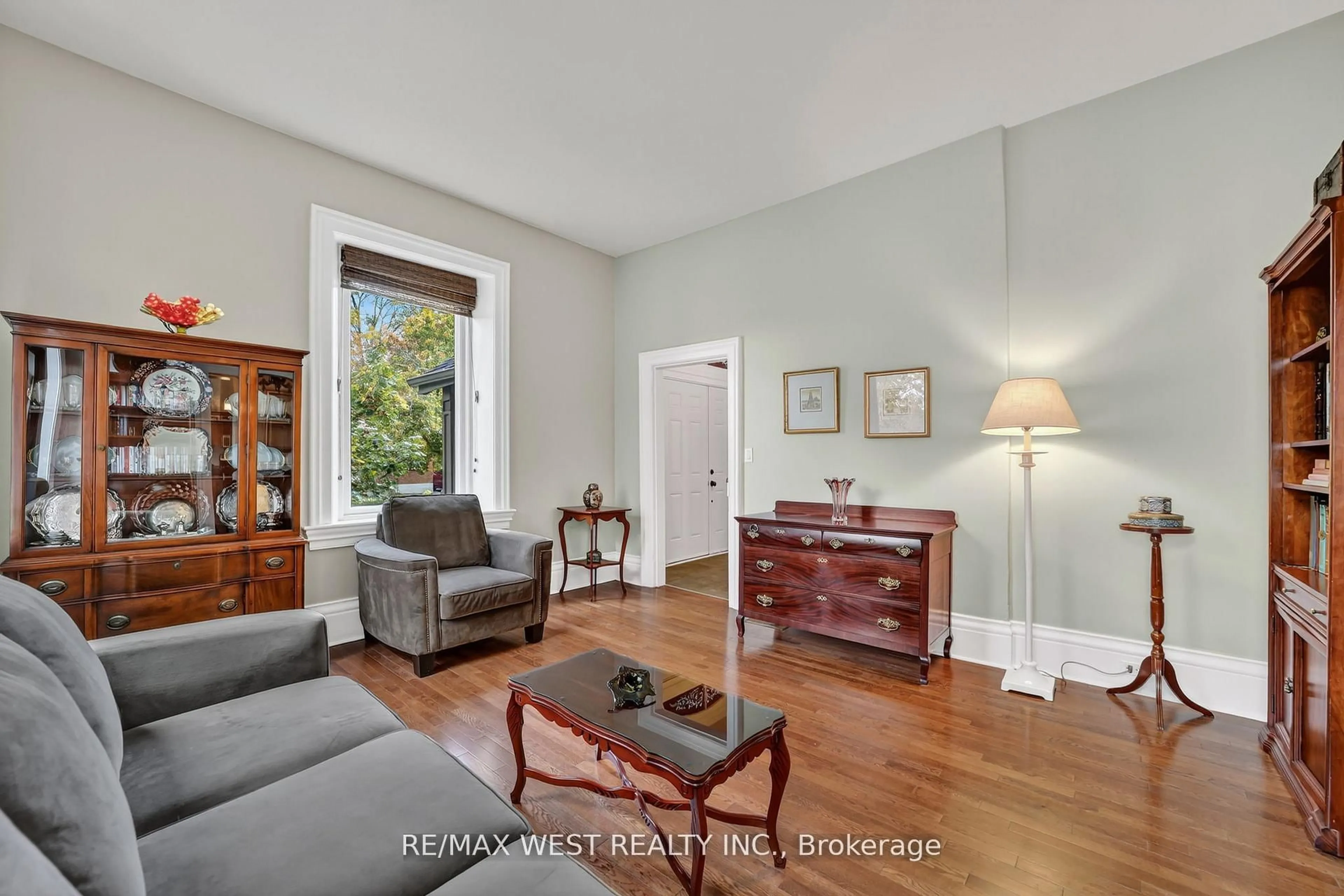 Living room with furniture, unknown for 72 Banfield St, Brant Ontario N3L 2Z1