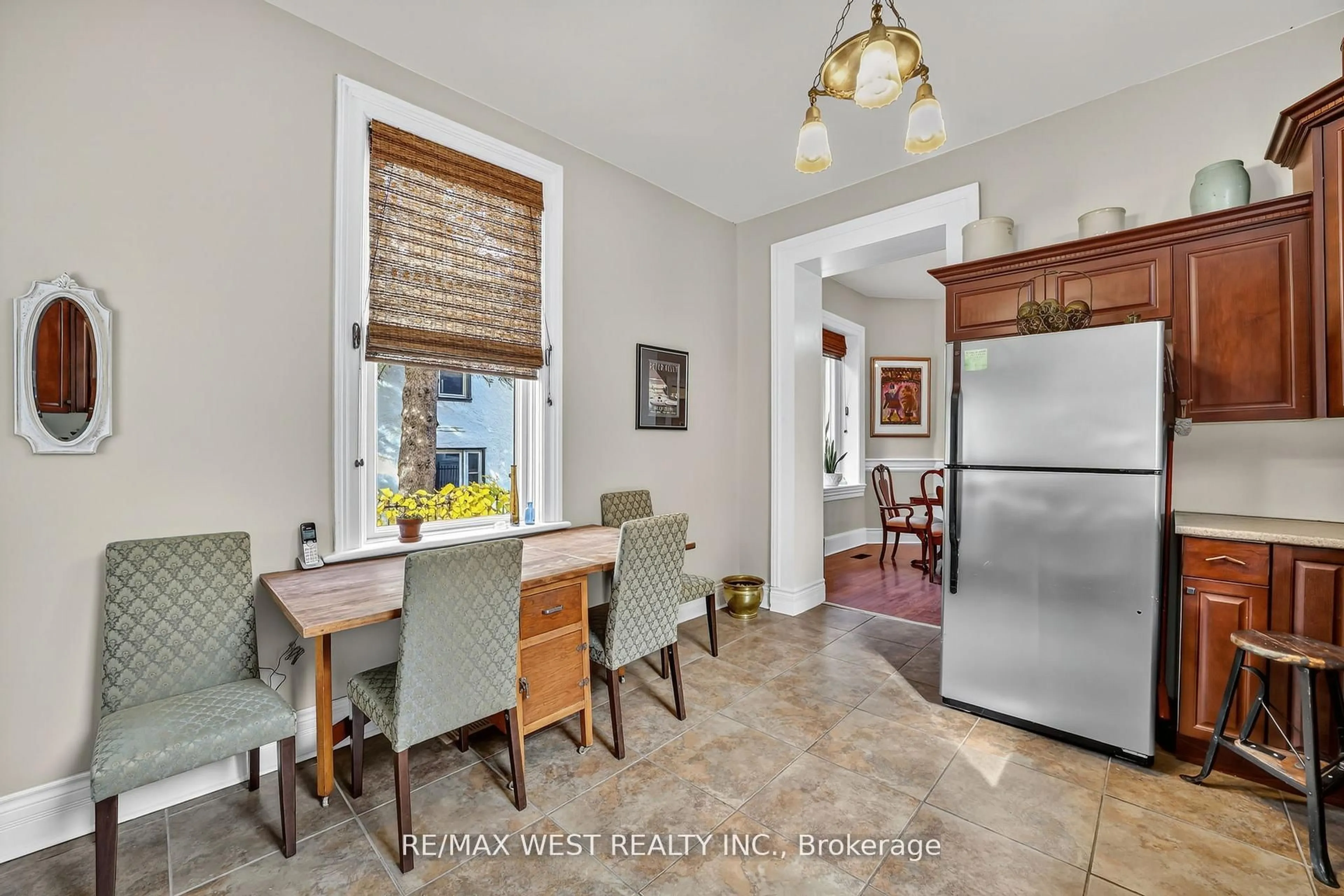Dining room, ceramic/tile floor for 72 Banfield St, Brant Ontario N3L 2Z1