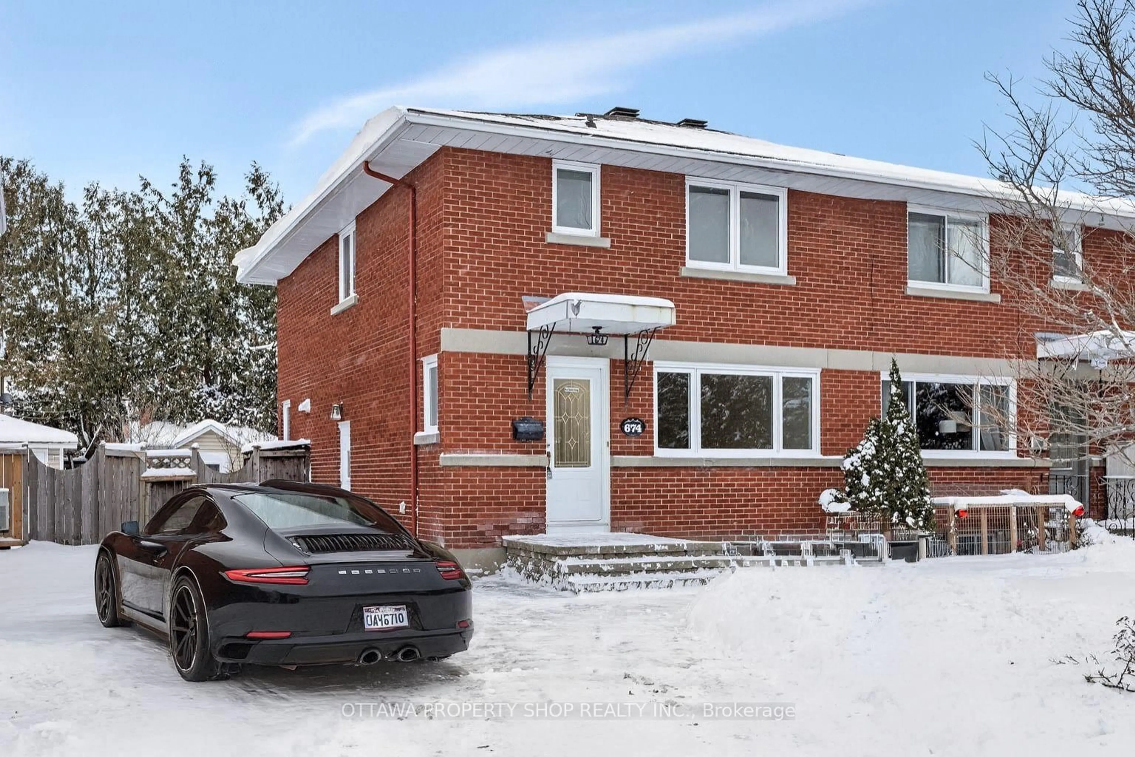 Home with brick exterior material, street for 674 Hastings Ave, Ottawa Ontario K1G 1N1
