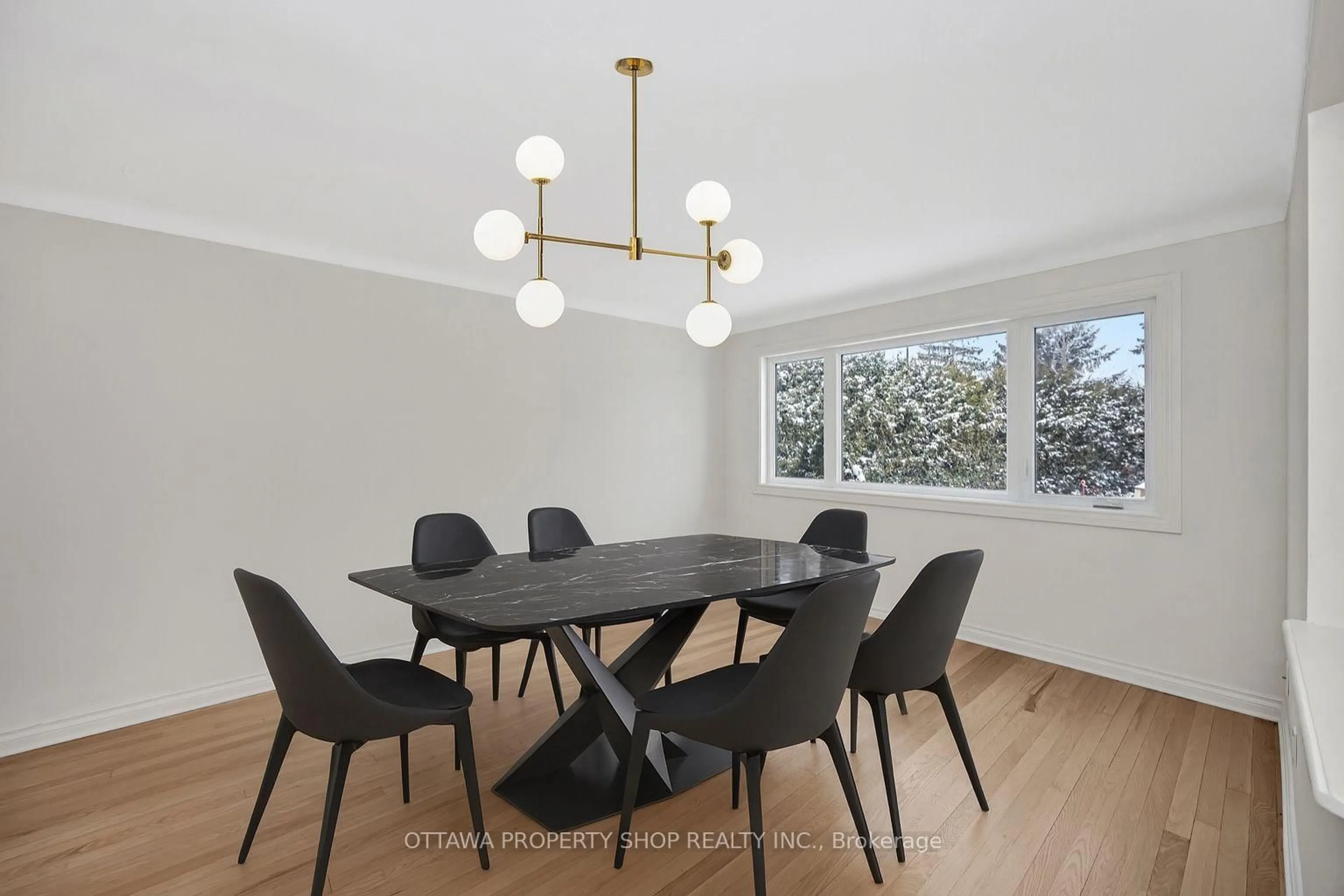 Dining room, wood/laminate floor for 674 Hastings Ave, Ottawa Ontario K1G 1N1