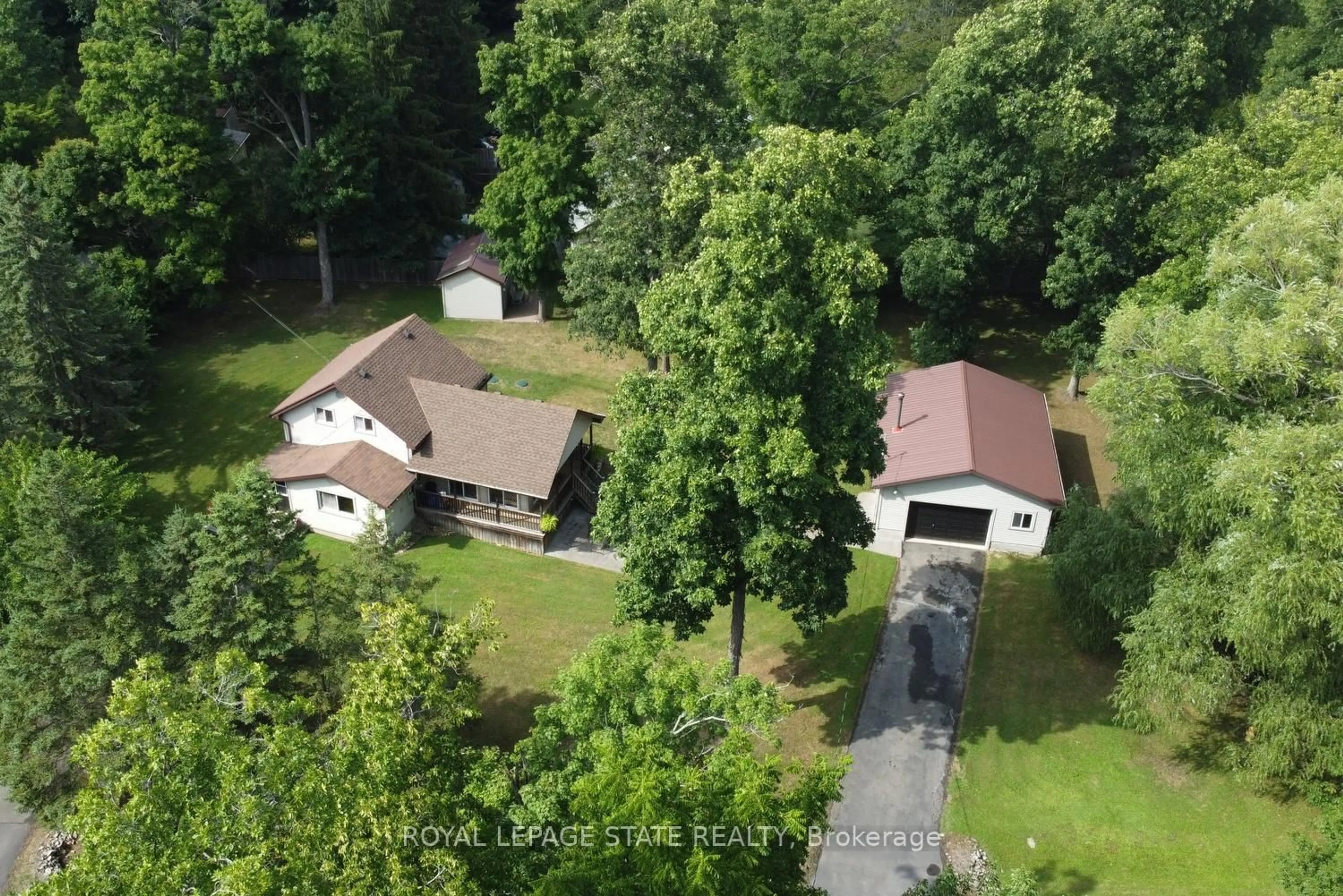 A pic from outside/outdoor area/front of a property/back of a property/a pic from drone, unknown for 3222 Peach Ave, Fort Erie Ontario L0S 1N0