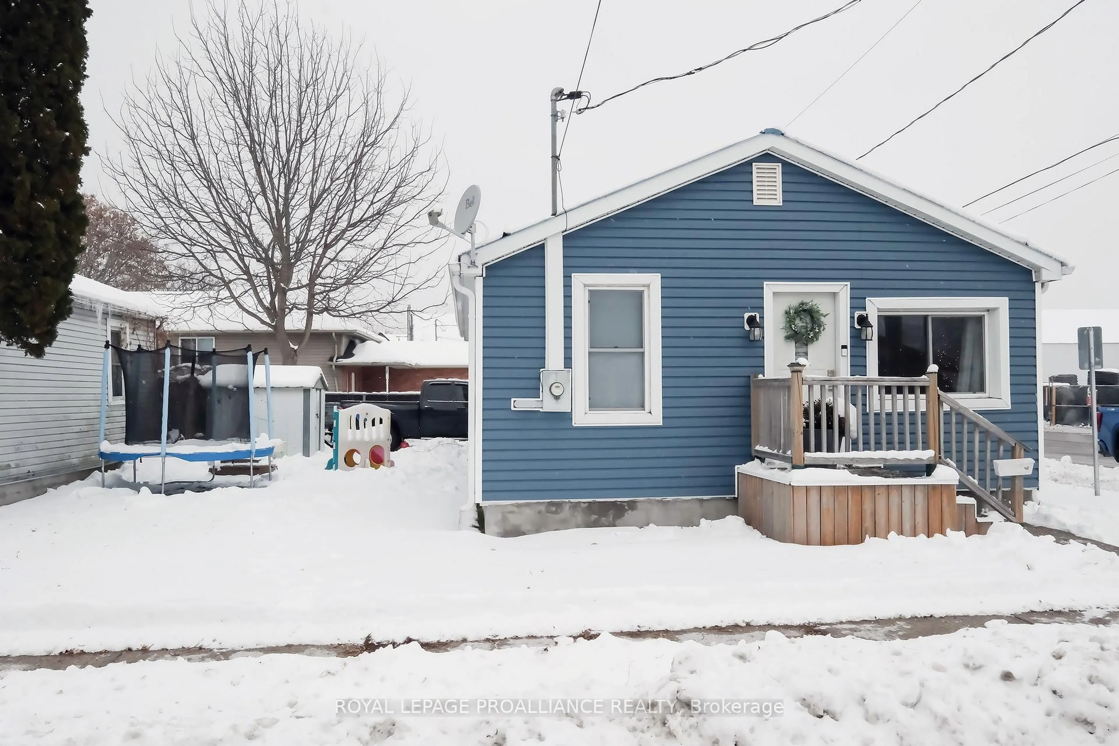 Unknown for 48 Bentinck St, Quinte West Ontario K8V 4E3