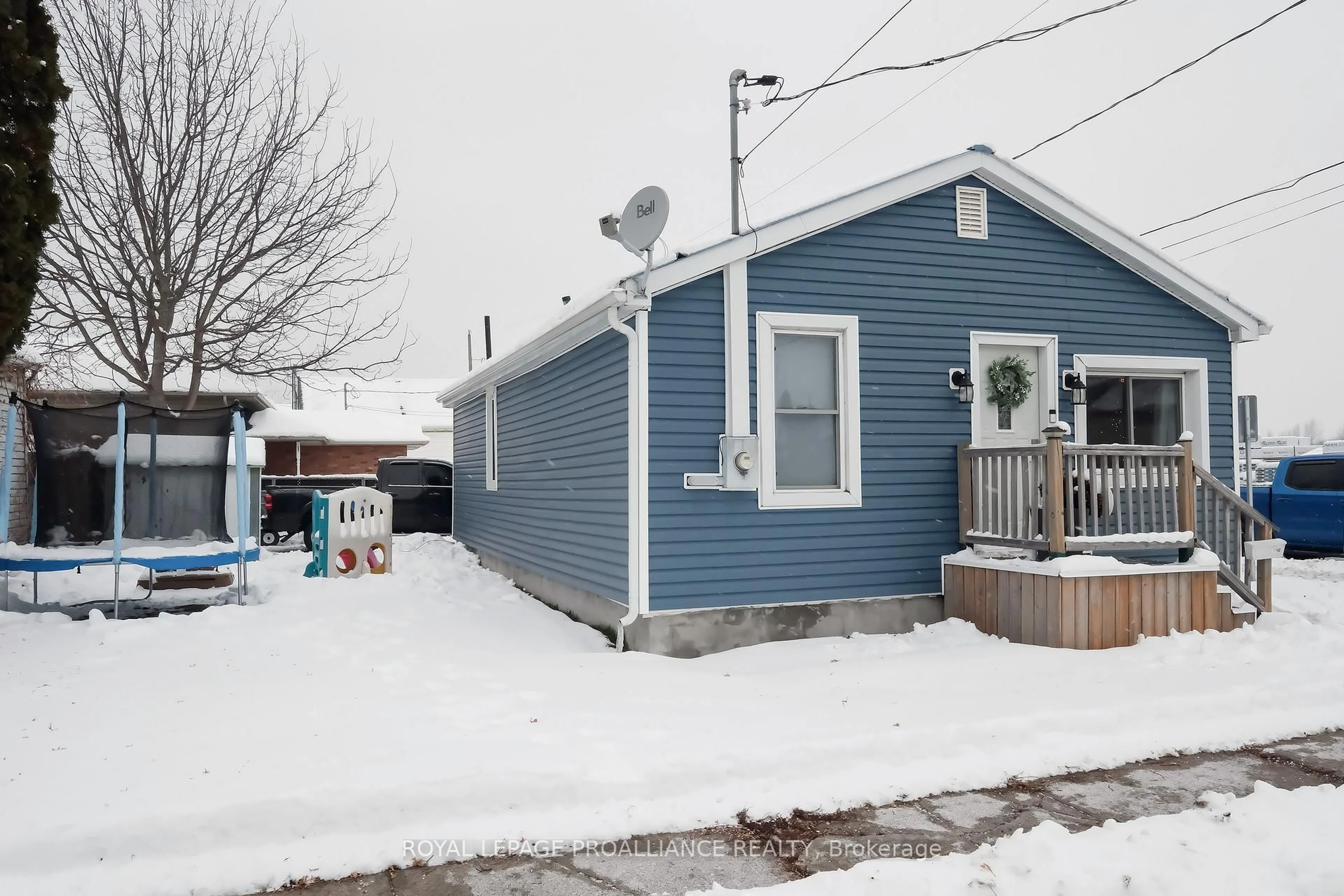 Unknown for 48 Bentinck St, Quinte West Ontario K8V 4E3