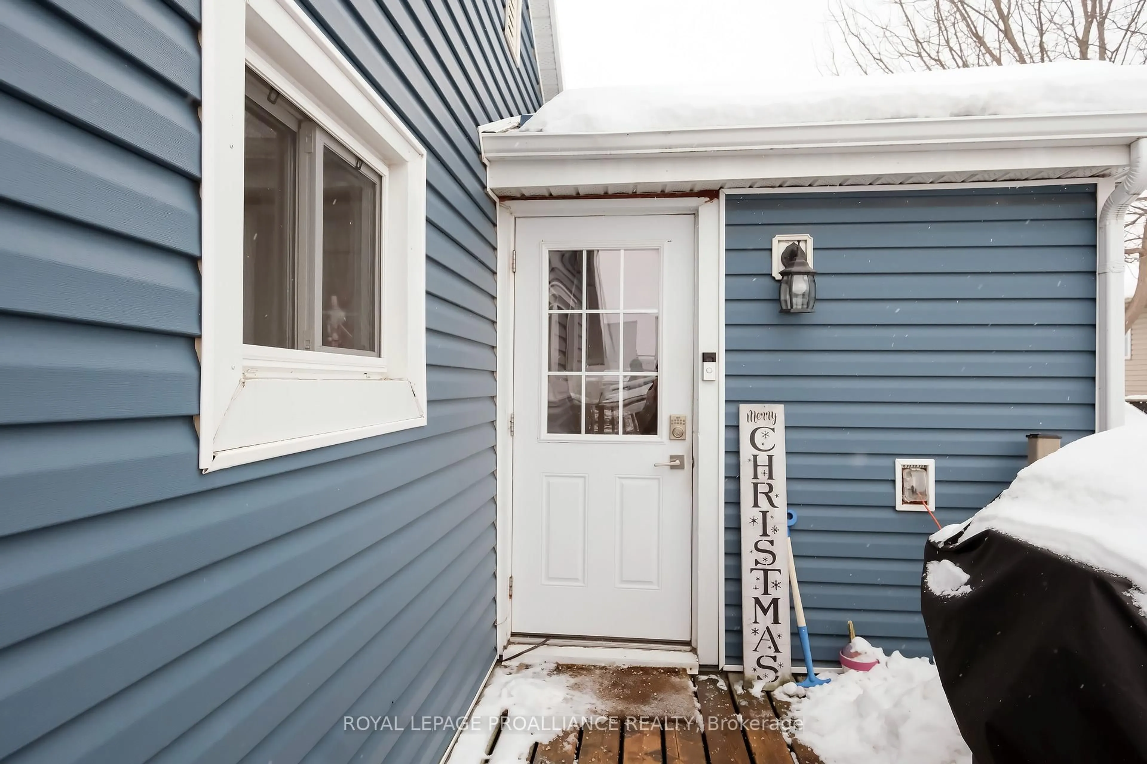 Home with vinyl exterior material, street for 48 Bentinck St, Quinte West Ontario K8V 4E3