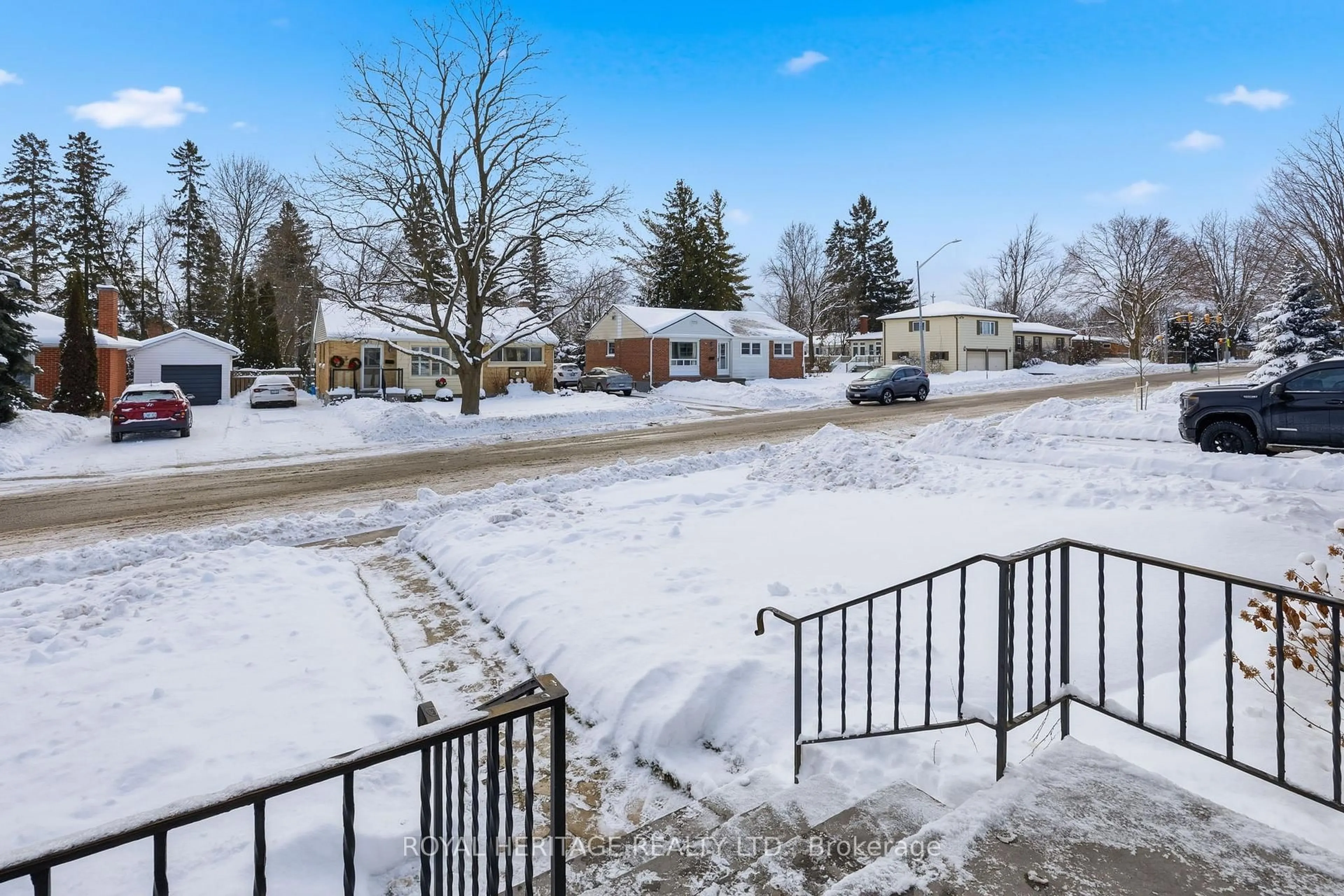 A pic from outside/outdoor area/front of a property/back of a property/a pic from drone, street for 6 Sunset Crt, Kawartha Lakes Ontario K9V 2S1