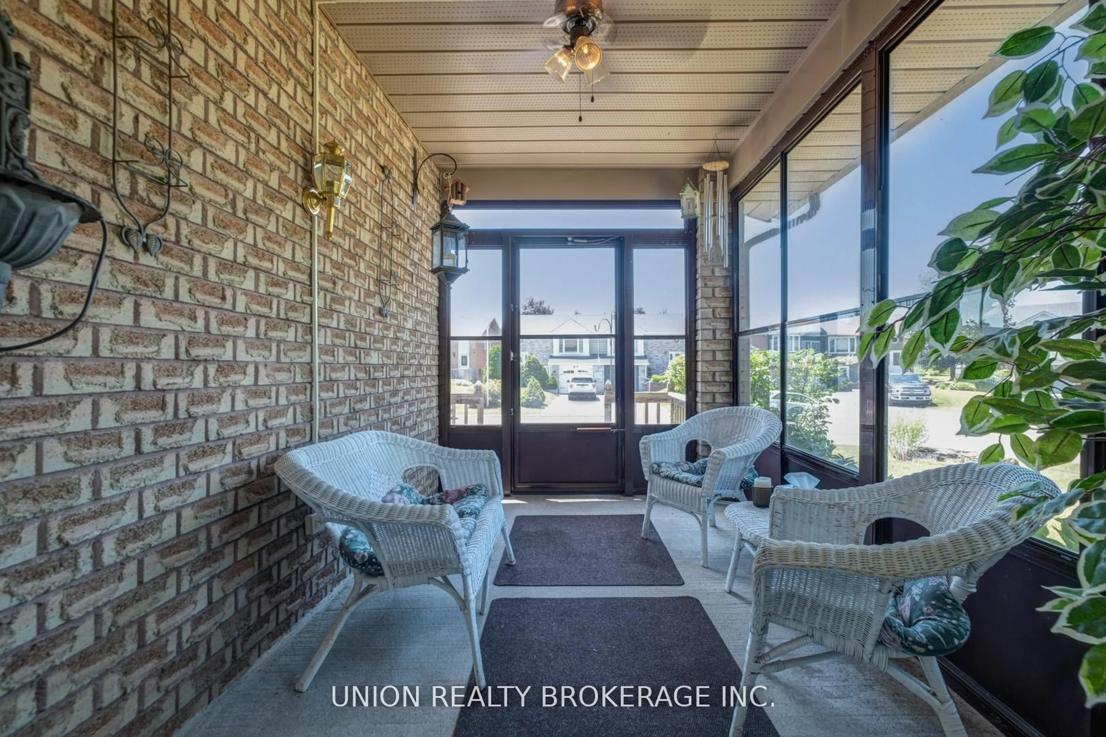 Indoor entryway for 18 Birch Cres, Kawartha Lakes Ontario K0M 1A0