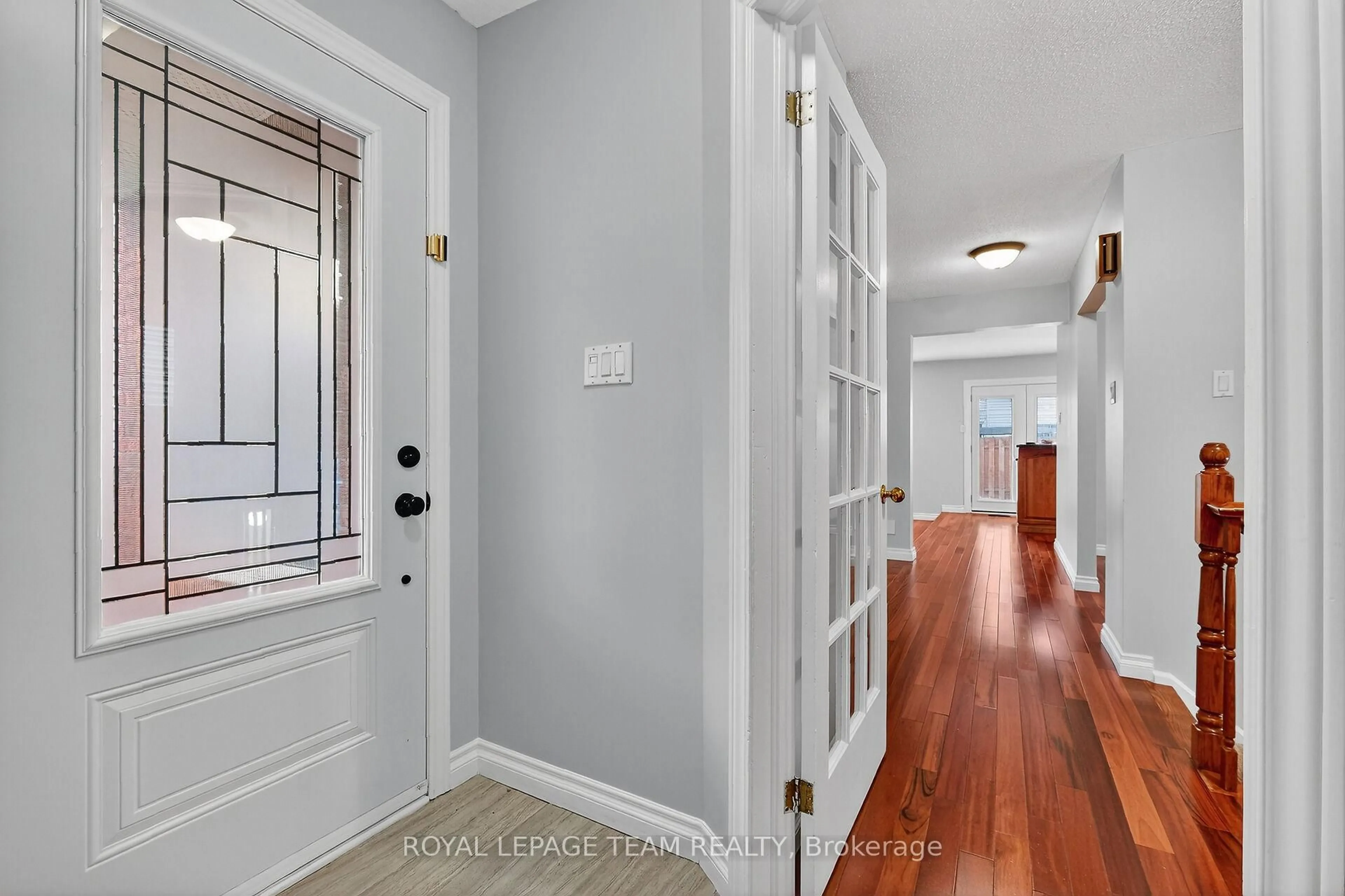 Indoor entryway for 1475 York Mills Dr, Ottawa Ontario K4A 2N5