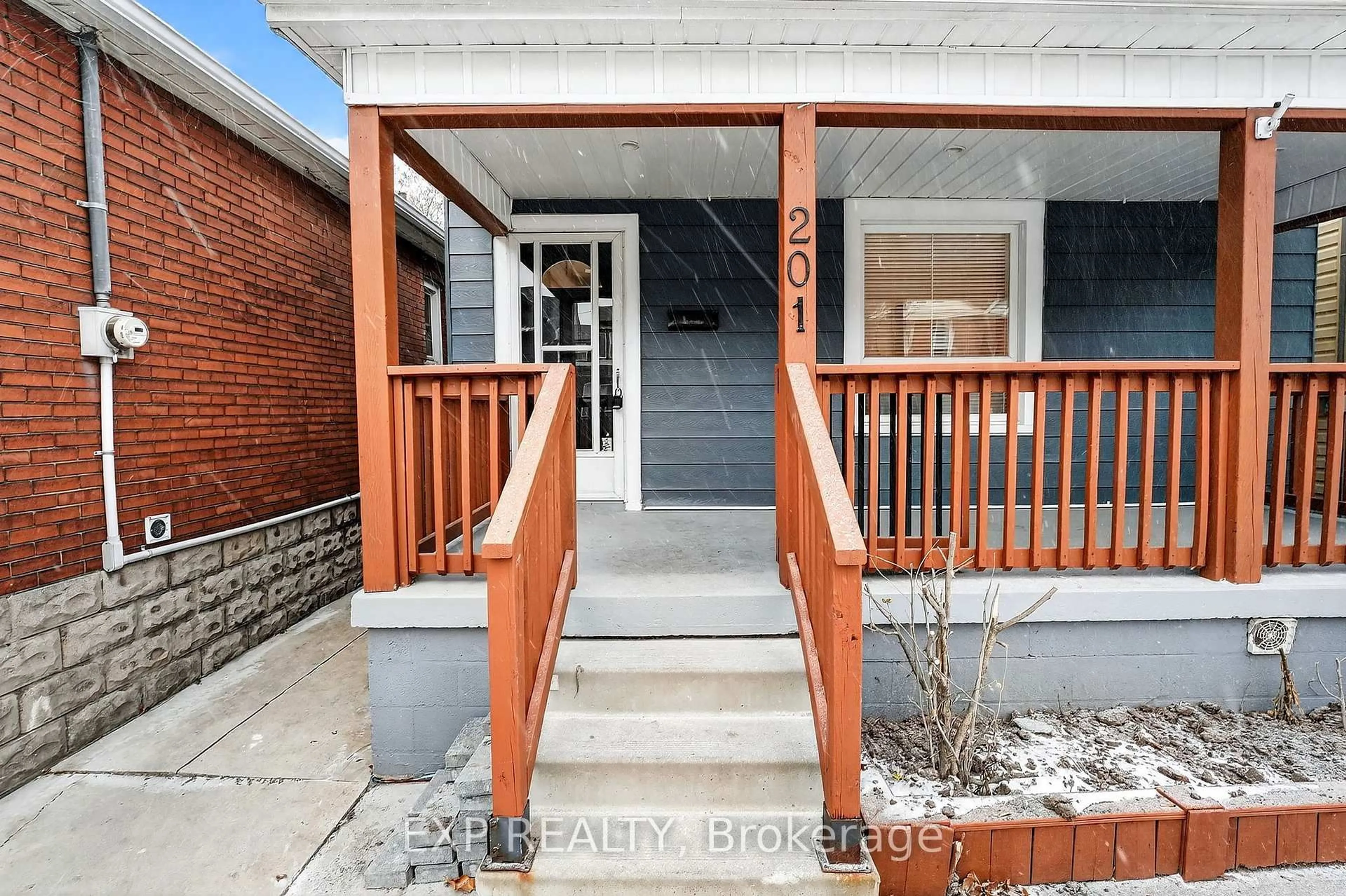 Unknown for 201 Grosvenor Ave, Hamilton Ontario L8L 7T1