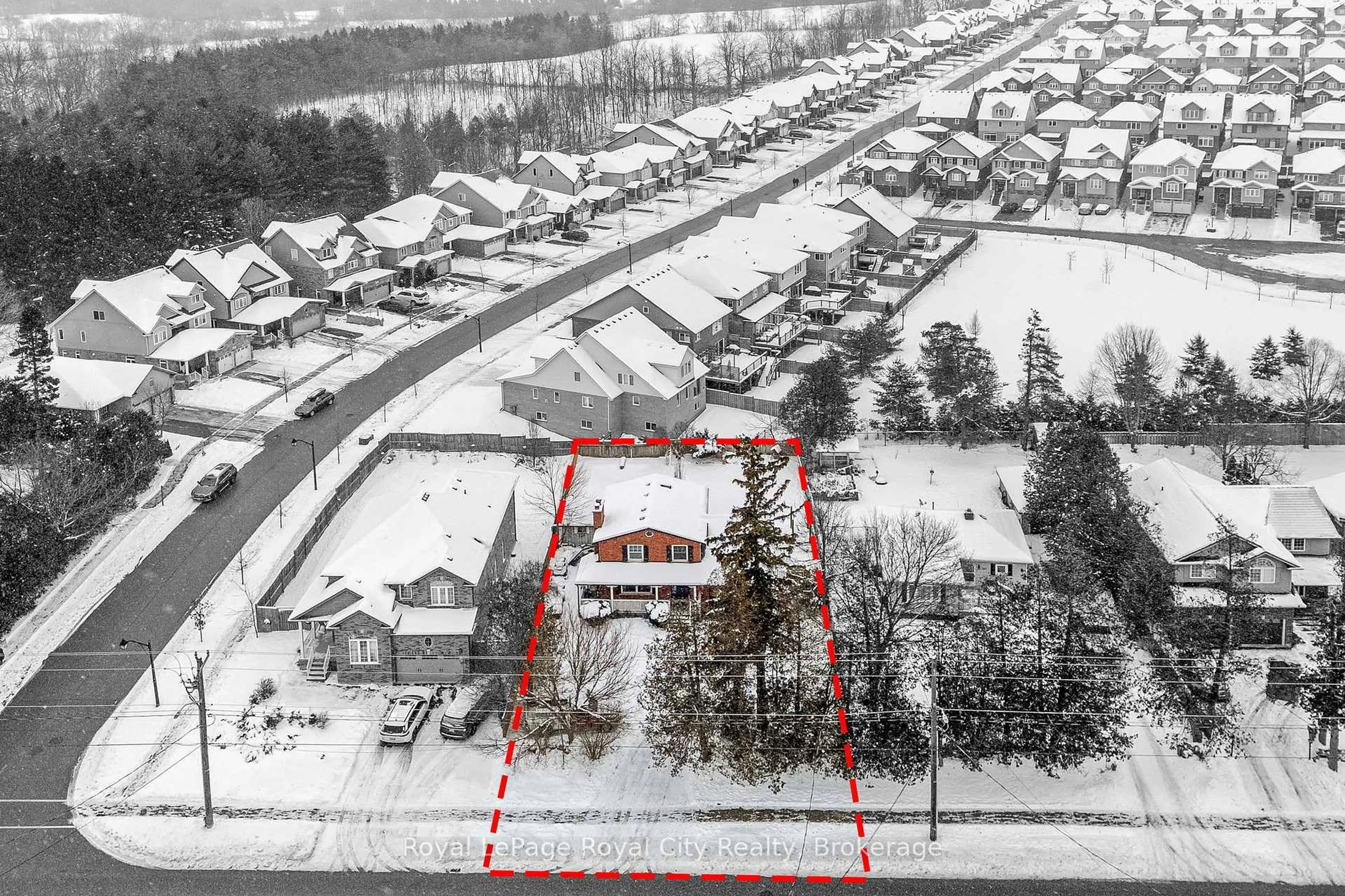A pic from outside/outdoor area/front of a property/back of a property/a pic from drone, street for 287 Harris St, Guelph/Eramosa Ontario N0B 2K0