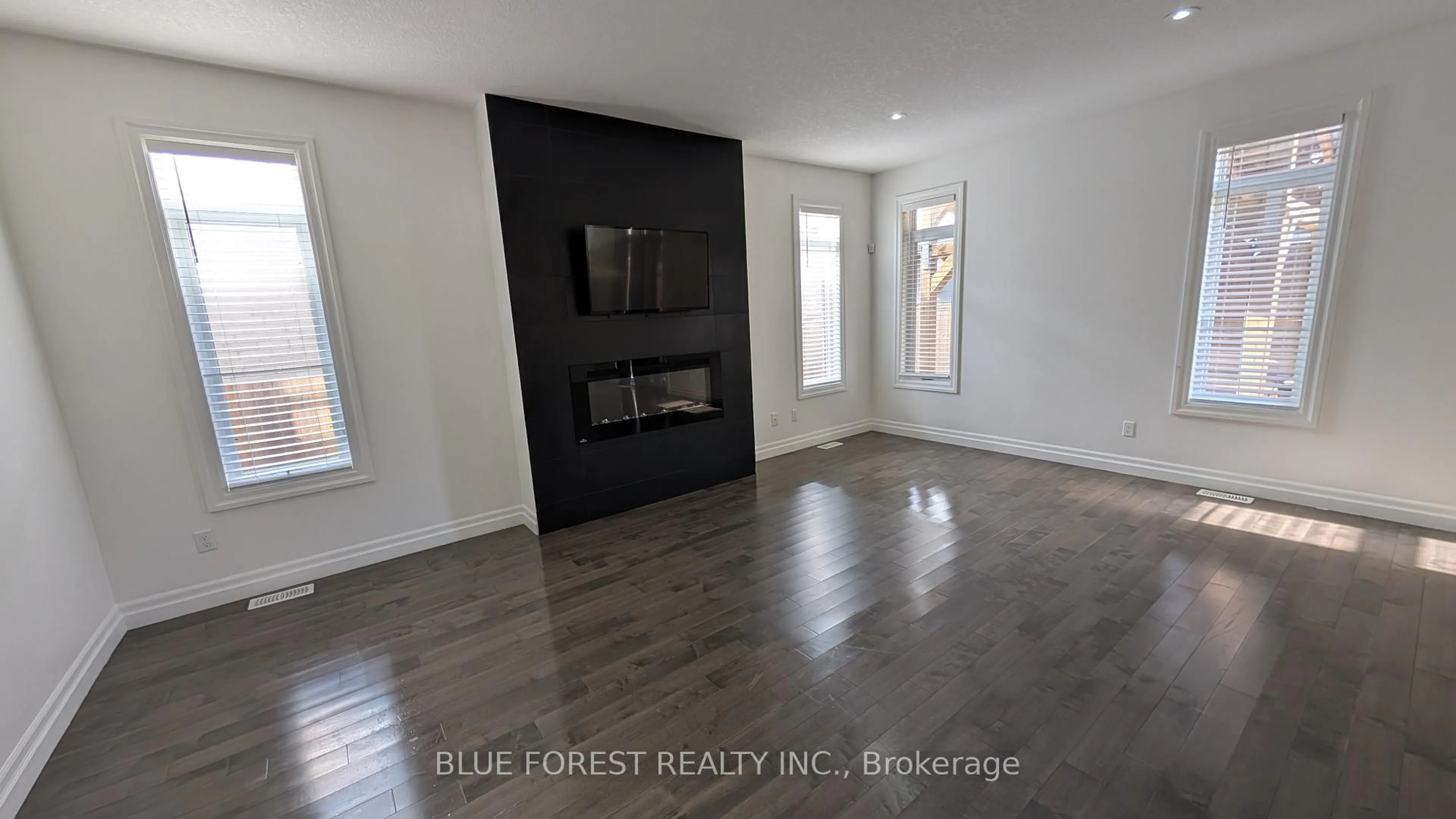A pic of a room for 3319 Regiment Rd, London South Ontario N6P 0G5