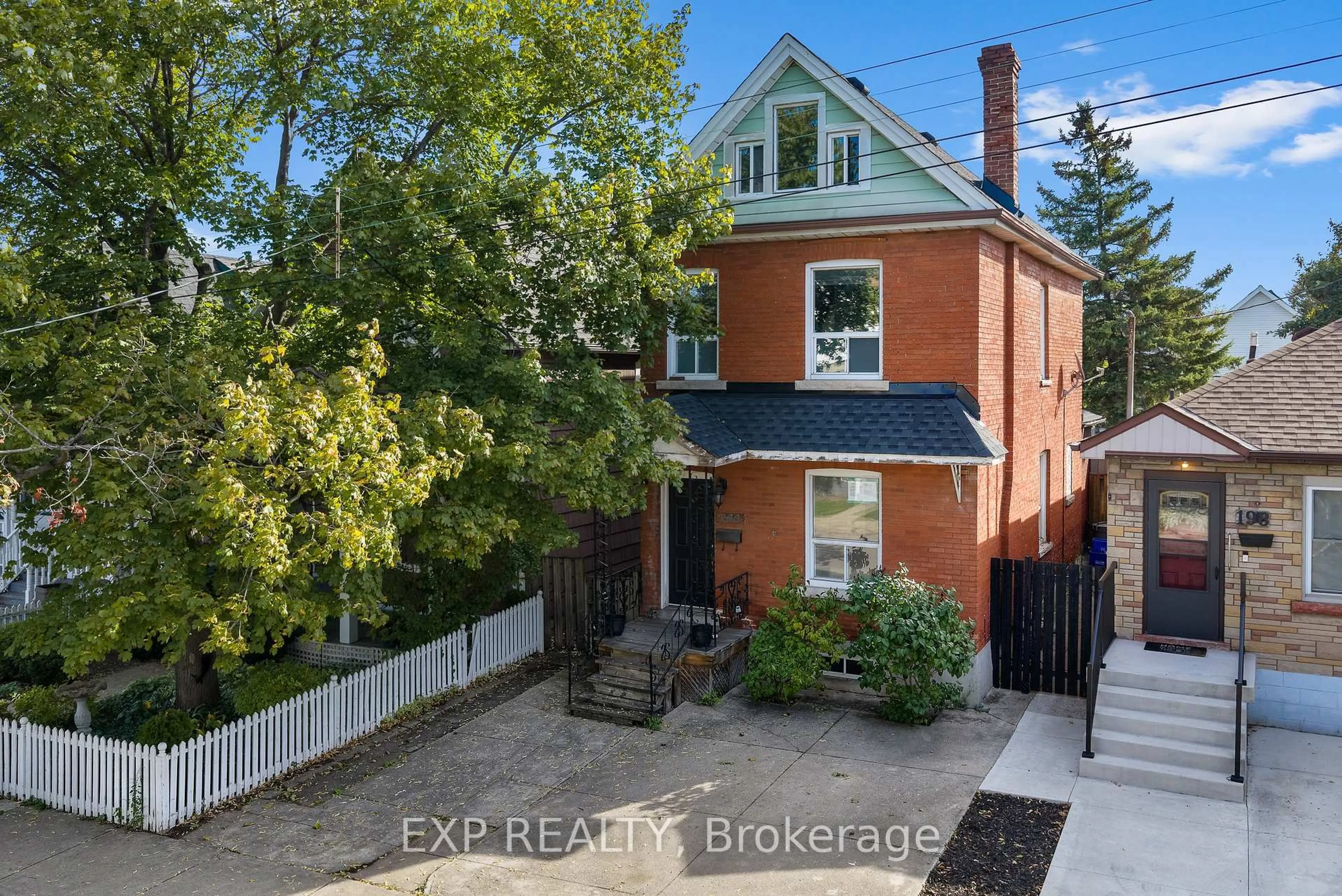 A pic from outside/outdoor area/front of a property/back of a property/a pic from drone, street for 200 Kensington Ave, Hamilton Ontario L8L 7N7